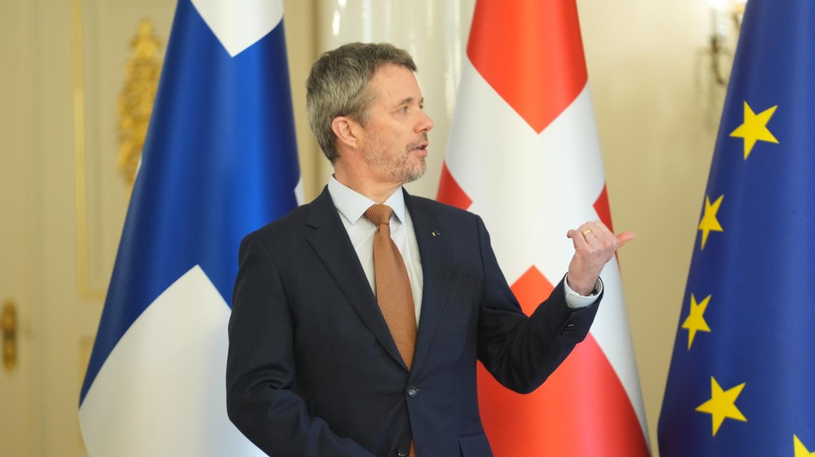 Verden står i skyggen af krig - og det kan også give Danmark alvorlig problemer, erkender kongen.