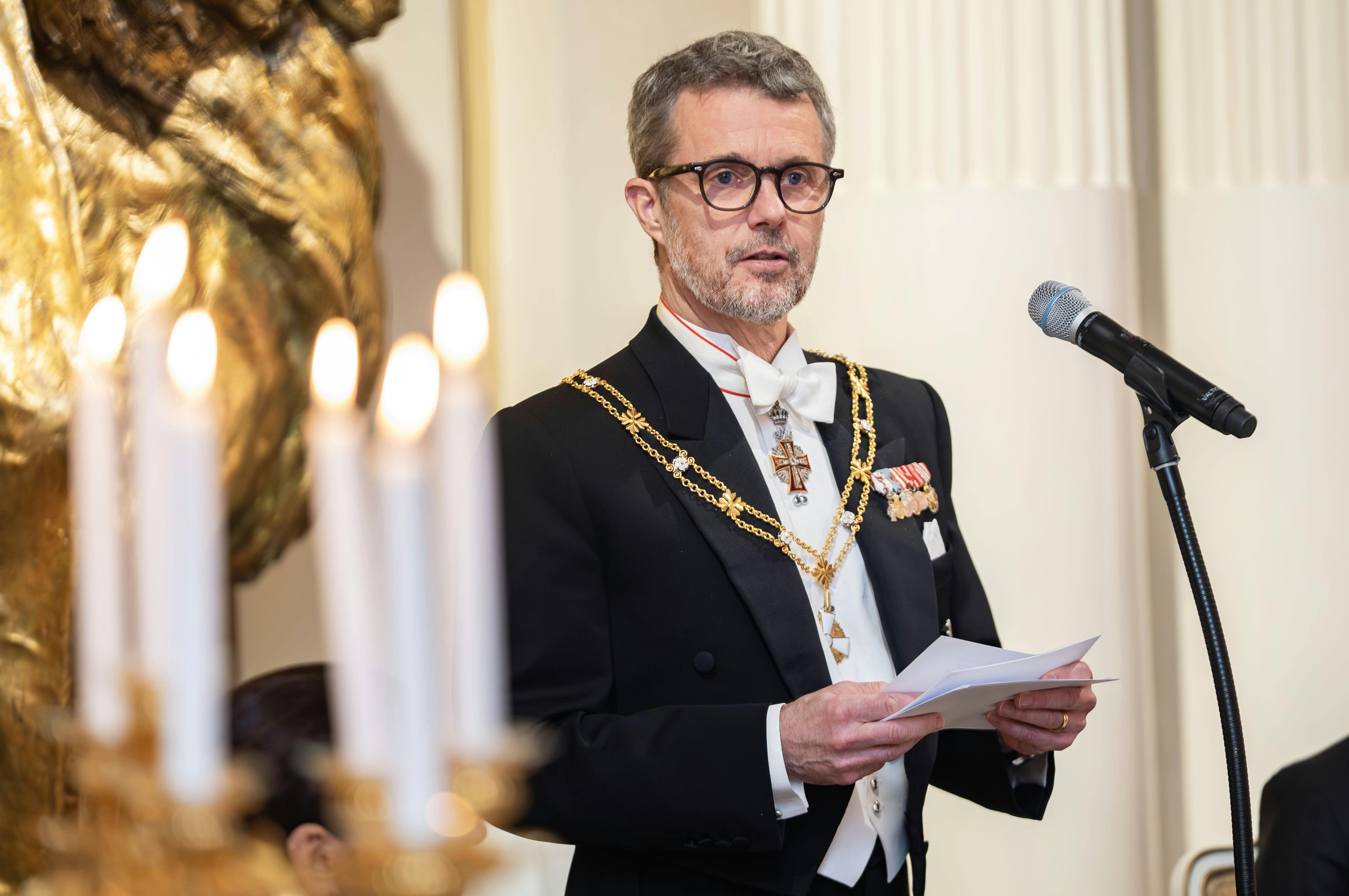 Dronning Margrethe læste Mumitroldene højt for Frederik og Joachim, da de var små, afslørede kong Frederik tirsdag.