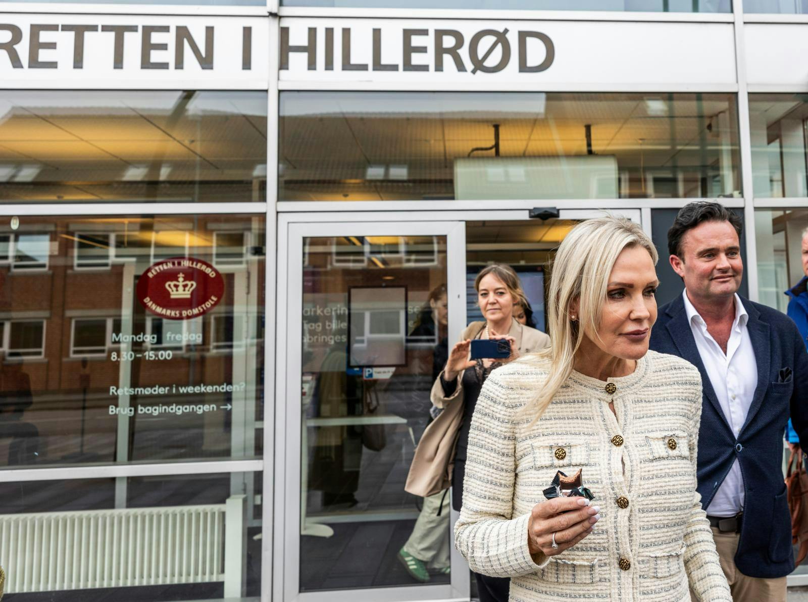 Janni Ree og Jeppe Stokholm foran Retten i Hillerød, hvor hun onsdag stod ansigt til ansigt med sin eksmand, Karsten Ree.