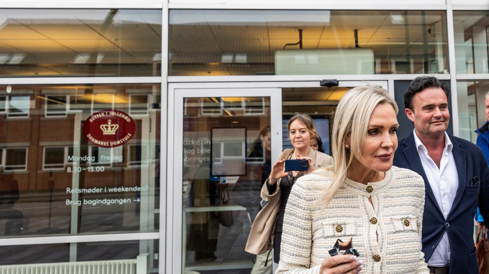 Janni Ree og Jeppe Stokholm foran Retten i Hillerød, hvor hun onsdag stod ansigt til ansigt med sin eksmand, Karsten Ree.