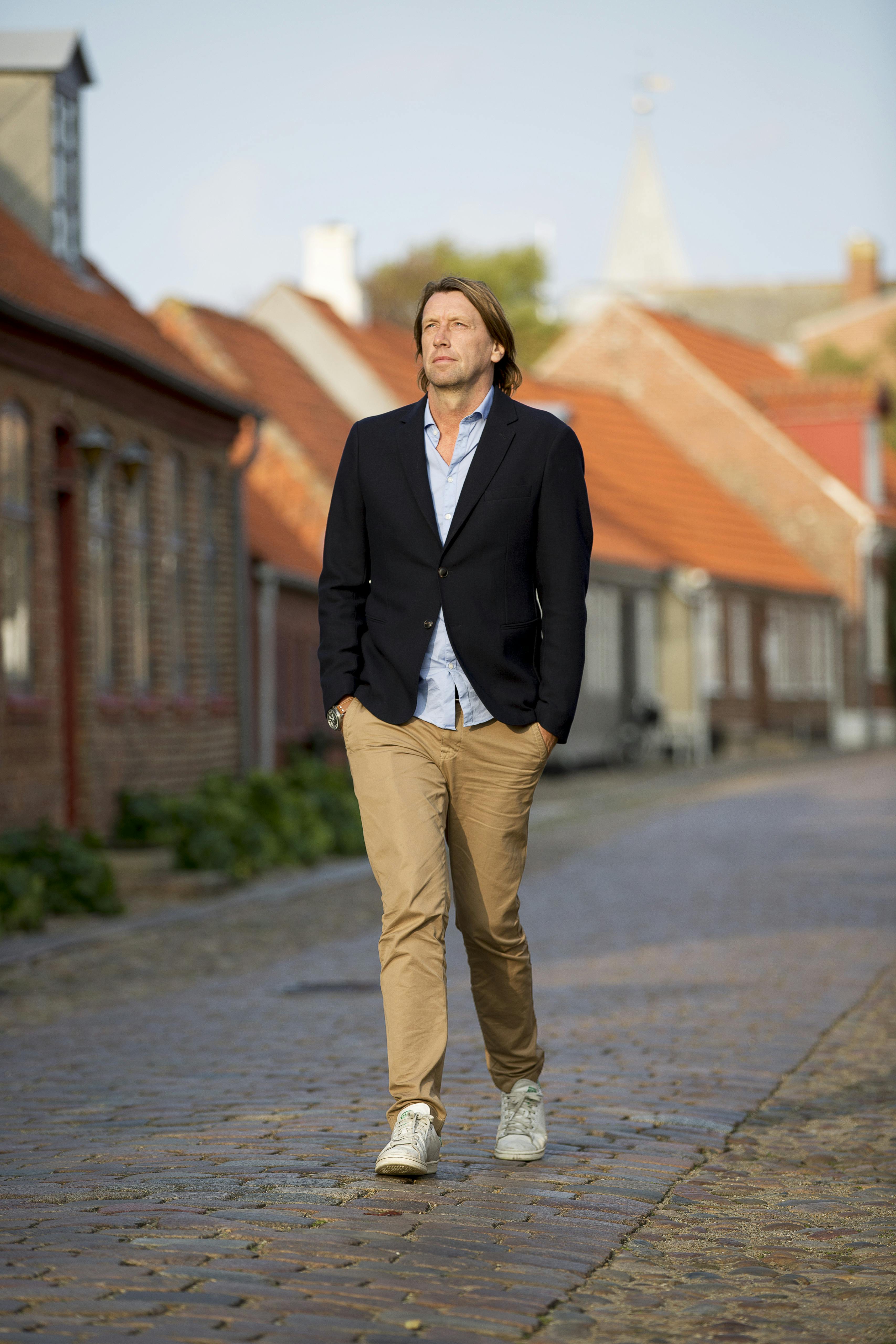 Journalist Anders Agger fylder 50 år - og er blevet bedstefar.