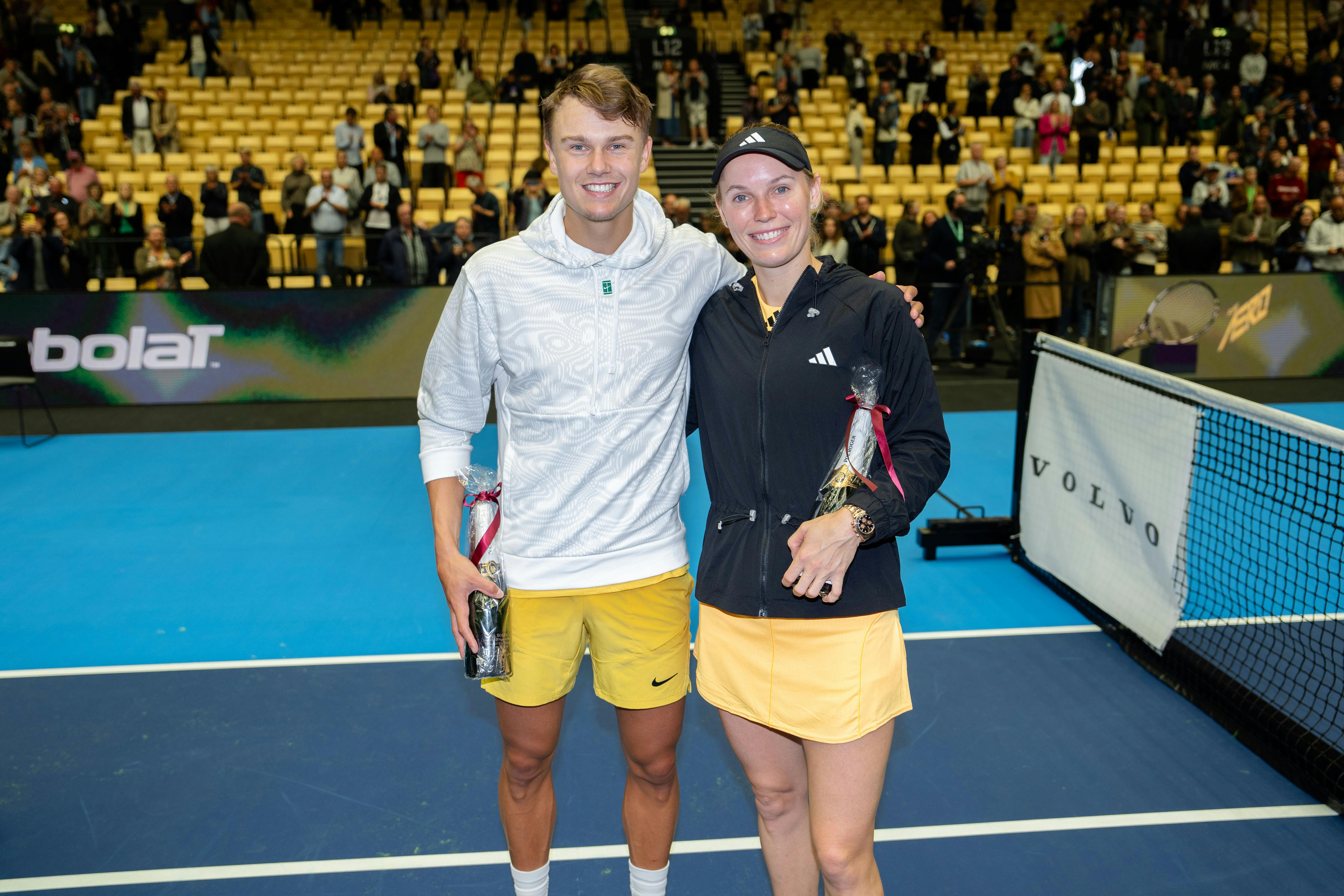 Spørger man TV2s tennisekspert Peter Bastiansen, er Caroline Wozniacki færdig med at spille tennis. Derfor undrer han sig også over, at hun ikke har meldt noget ud, hvis det altså er tilfældet.