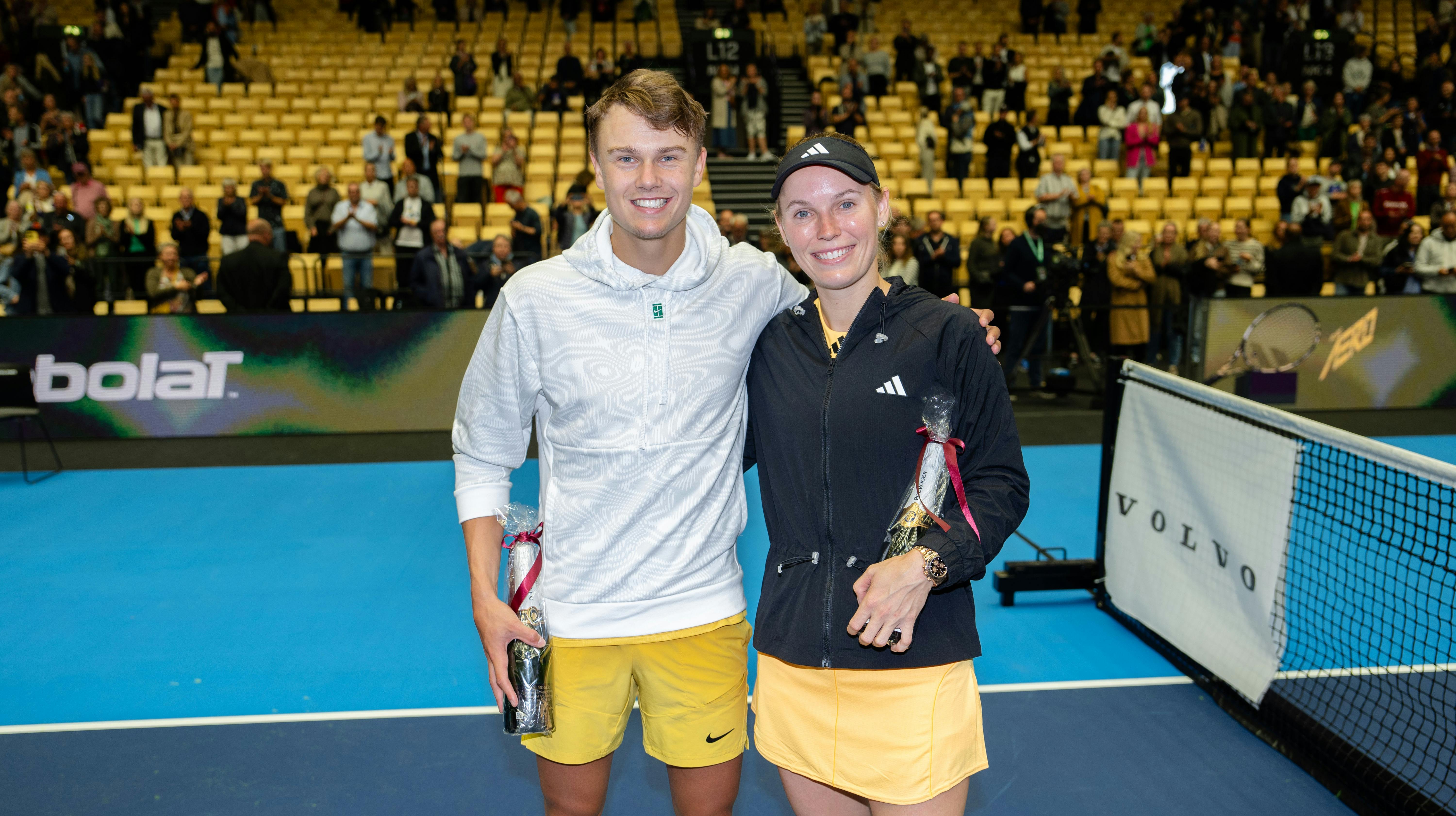 Spørger man TV2s tennisekspert Peter Bastiansen, er Caroline Wozniacki færdig med at spille tennis. Derfor undrer han sig også over, at hun ikke har meldt noget ud, hvis det altså er tilfældet.