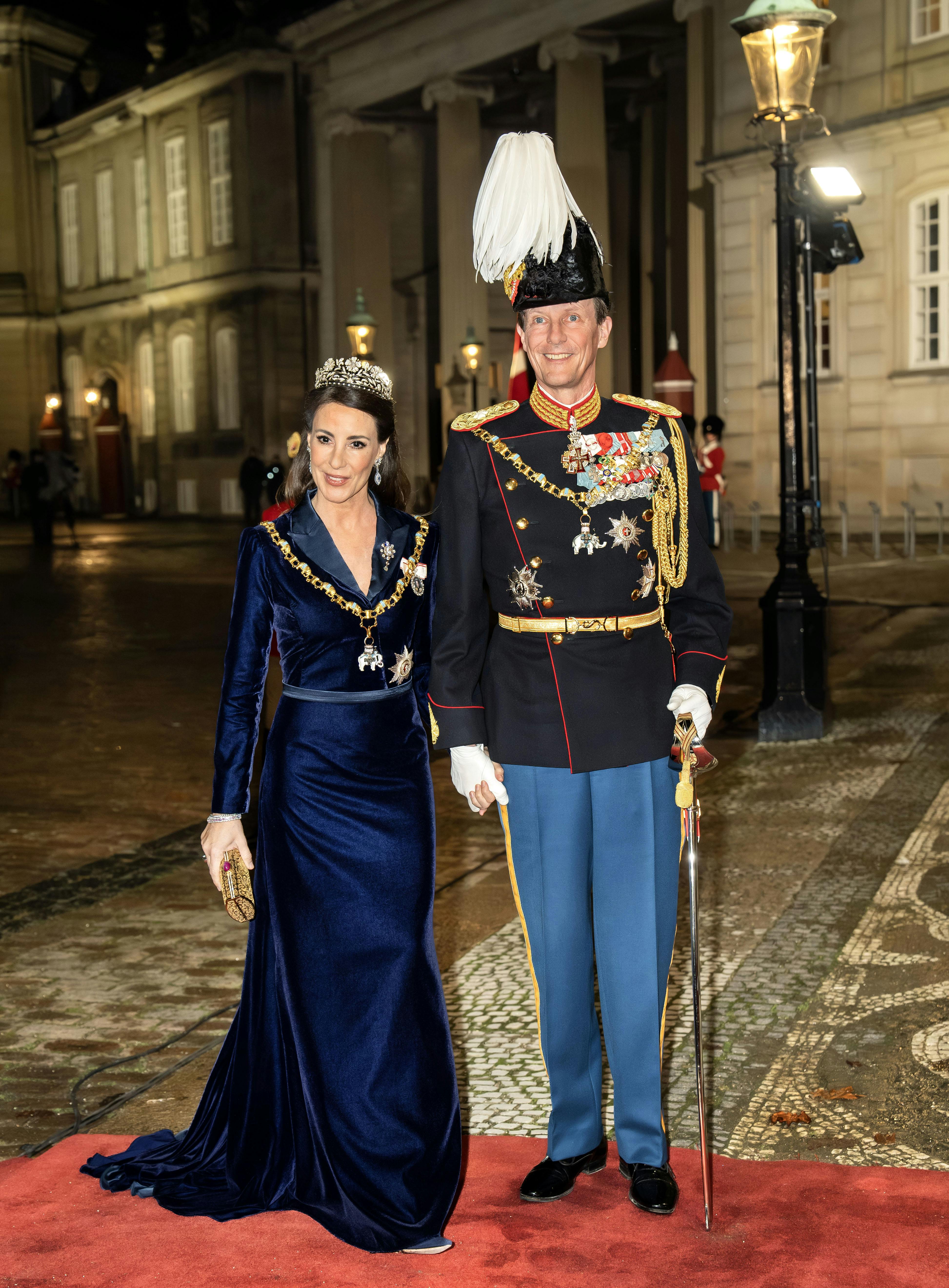 OPGAVE: Kongeparret afholder nytårskur - og taffel. Her ankommer prins Joachim og prinsesse MarieSTED: Amalienborg - Christian VII's PalæJOURNALIST: Marianne Singer og Jan KörnerFOTOGRAF: © Hanne Juul/ Aller Foto & VideoDATO: 20250101