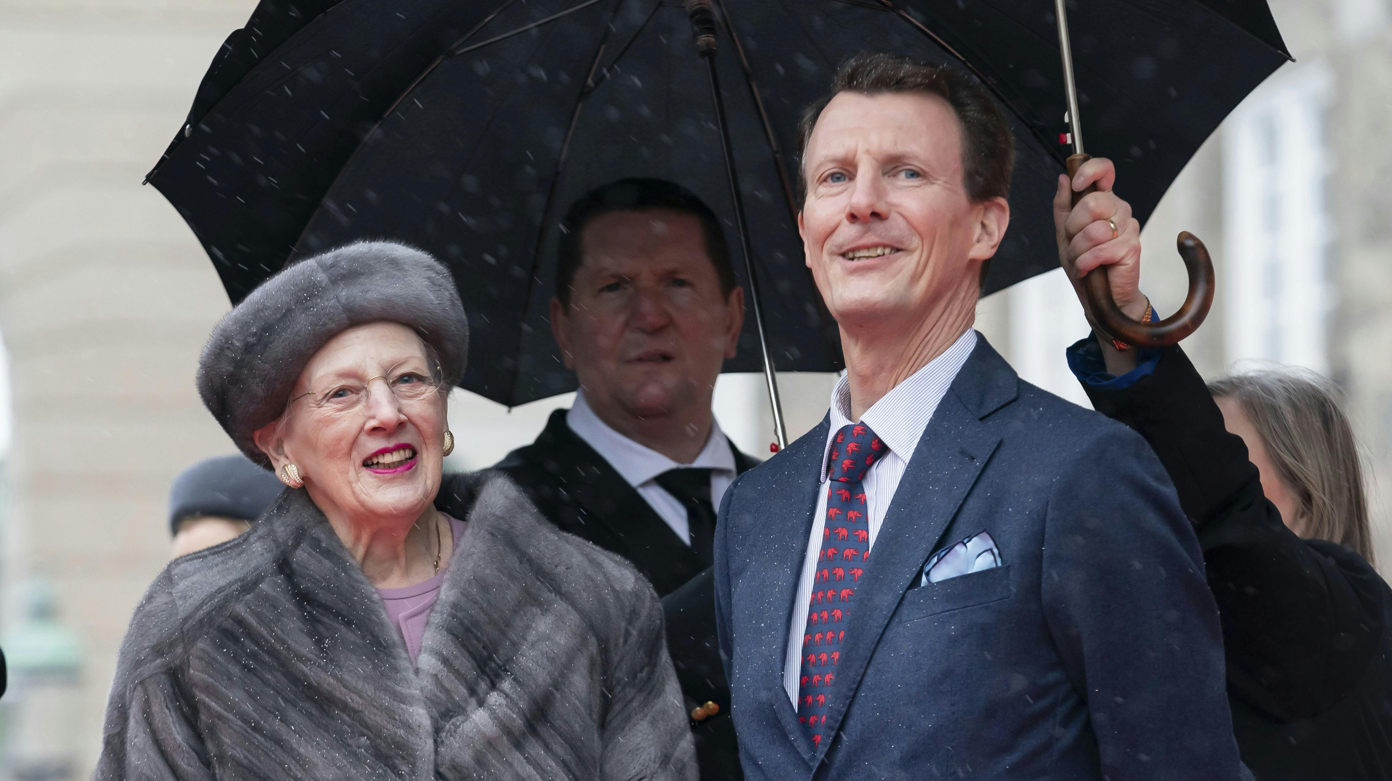 Som mor så søn. Prins Joachim, 55, er ligesom sin mor dronning Margrethe, 84, godt skåret for tungebåndet.