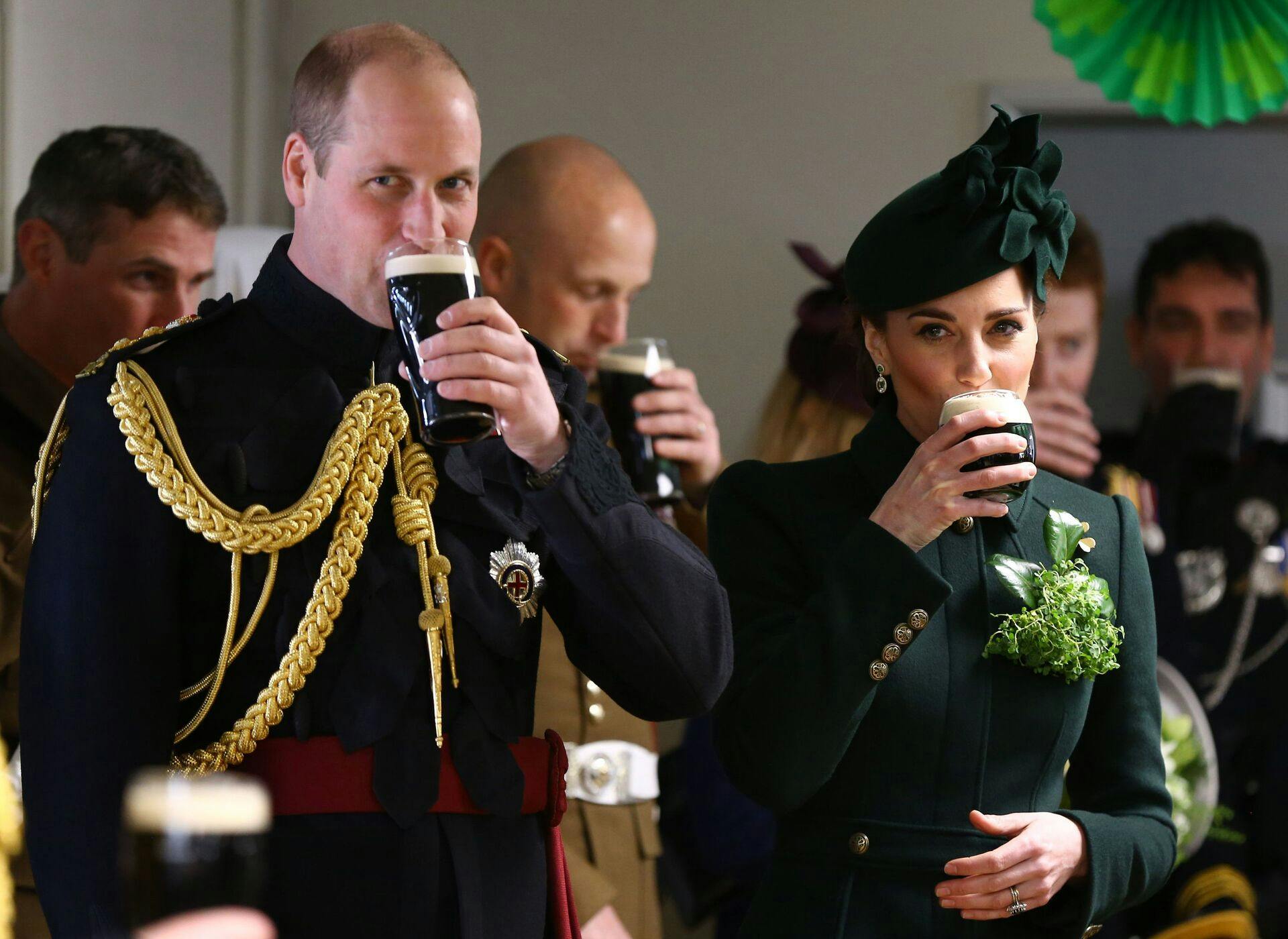 Prins William og prinsesse Kate er også glade for en Guinness i ny og næ. Særligt på St. Patricks Day.