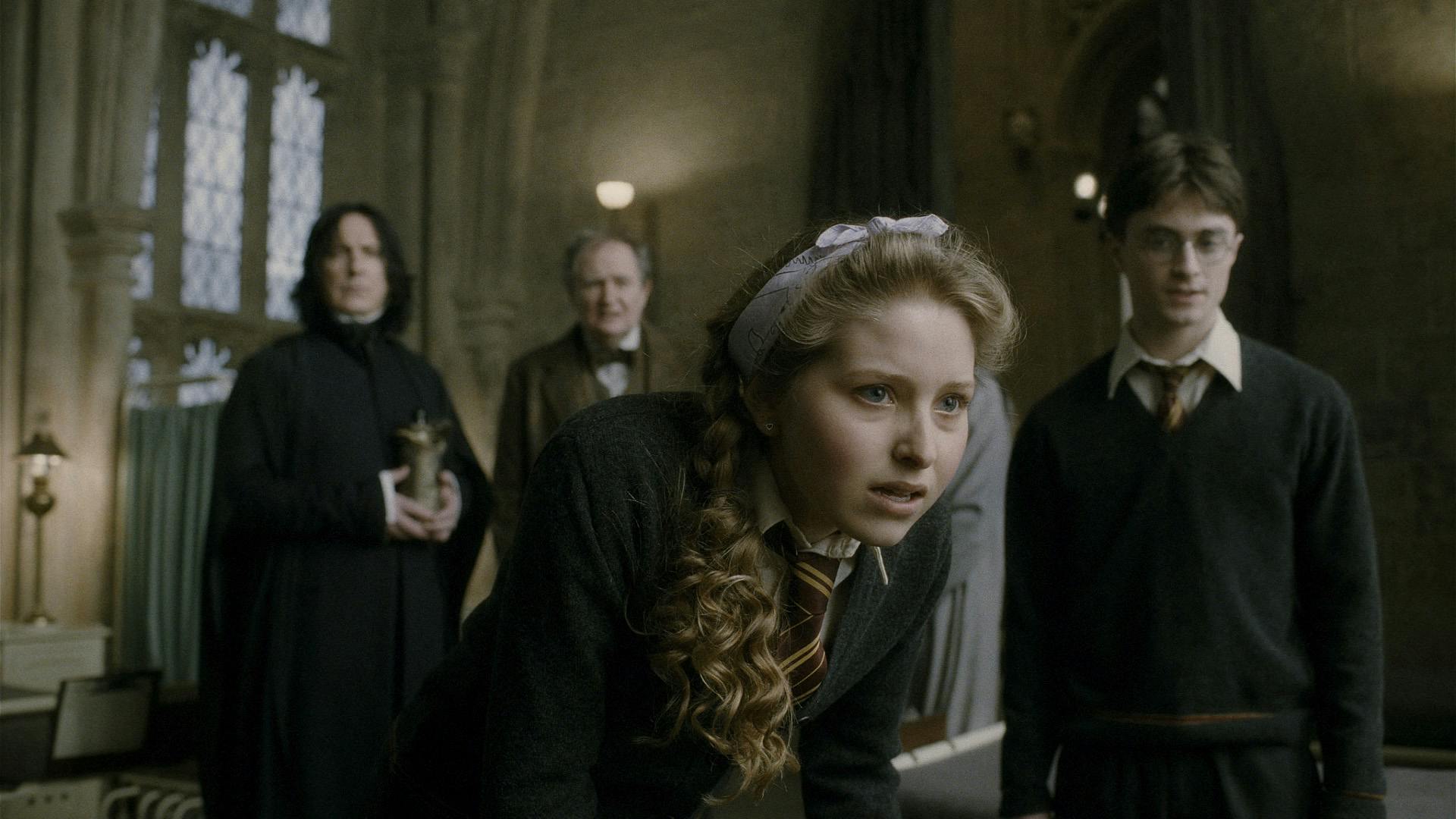 Jessie Cave spillede Lavender Brown i tre "Harry Potter"-film. I "Harry Potter og halvblodsprinsen" havde hun sågar op til flere replikker. &nbsp;&nbsp;