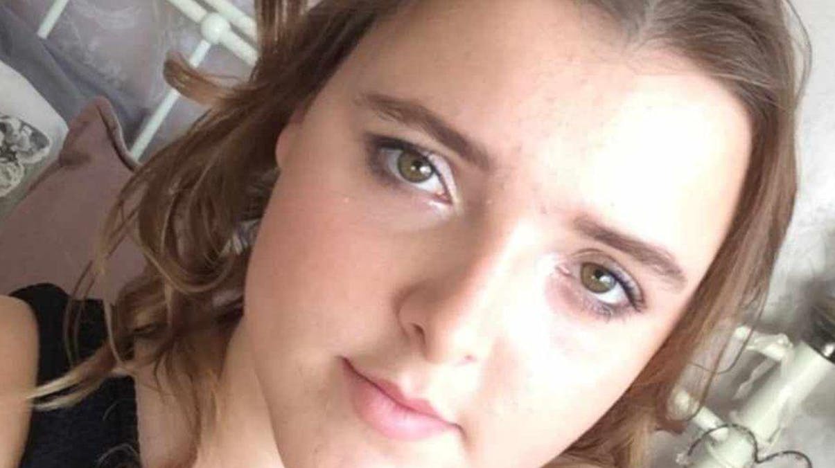 26-årige Holly Bramley blev stukket ihjel af sin mand, der forinden havde slået hendes hundehvalp og hamster ihjel.