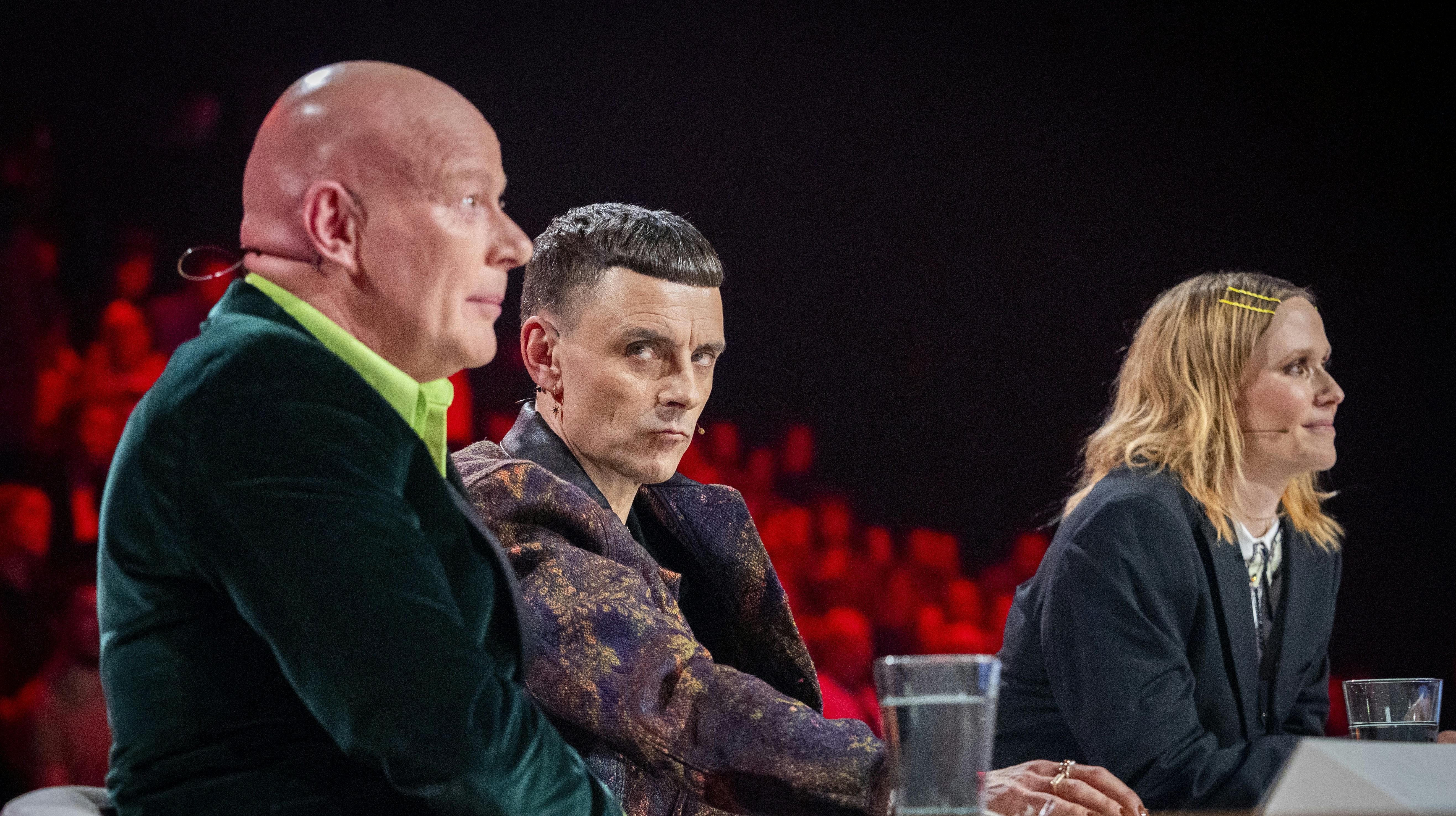 Det er blevet fredag og det betyder, at vi nok en gang skal sige farvel til en deltager i "X Factor". Aftenens tema er København.
