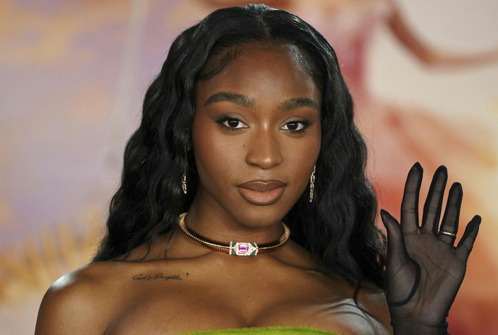 Normani har fået ring på dén finger.