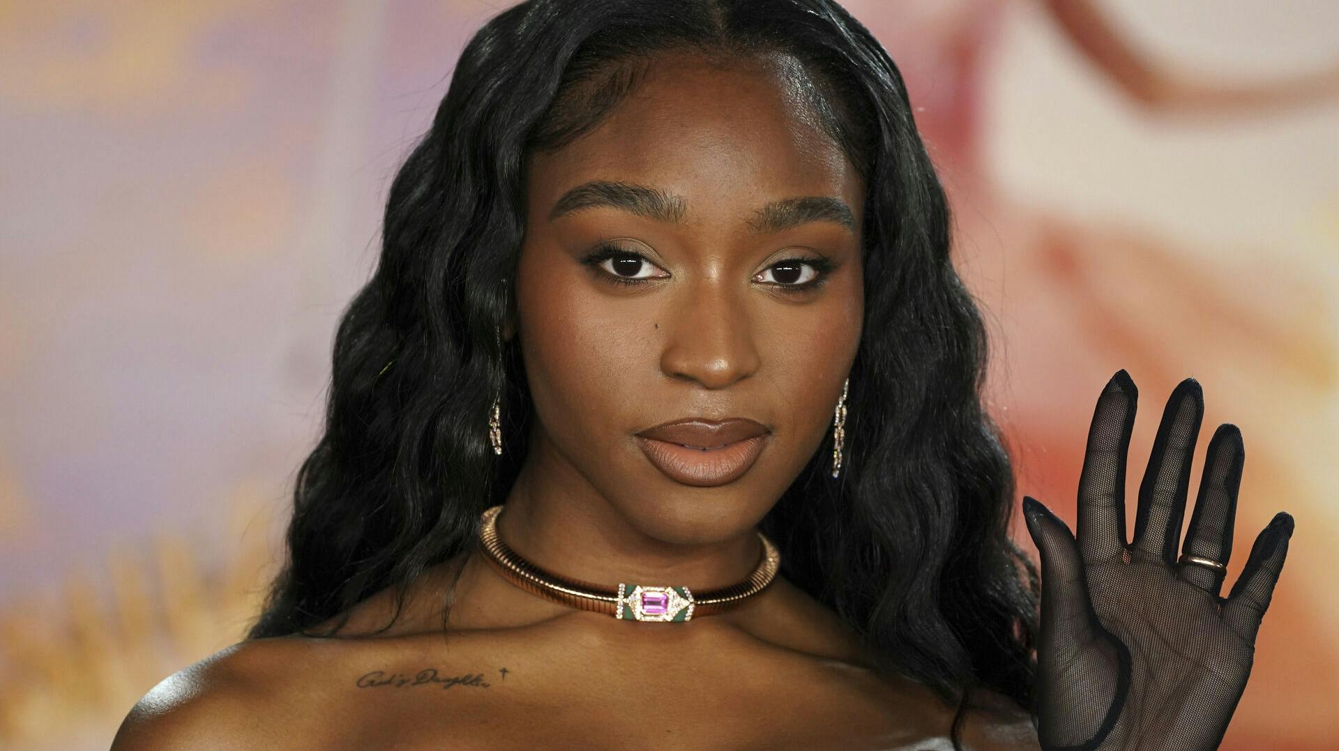 Normani har fået ring på dén finger.