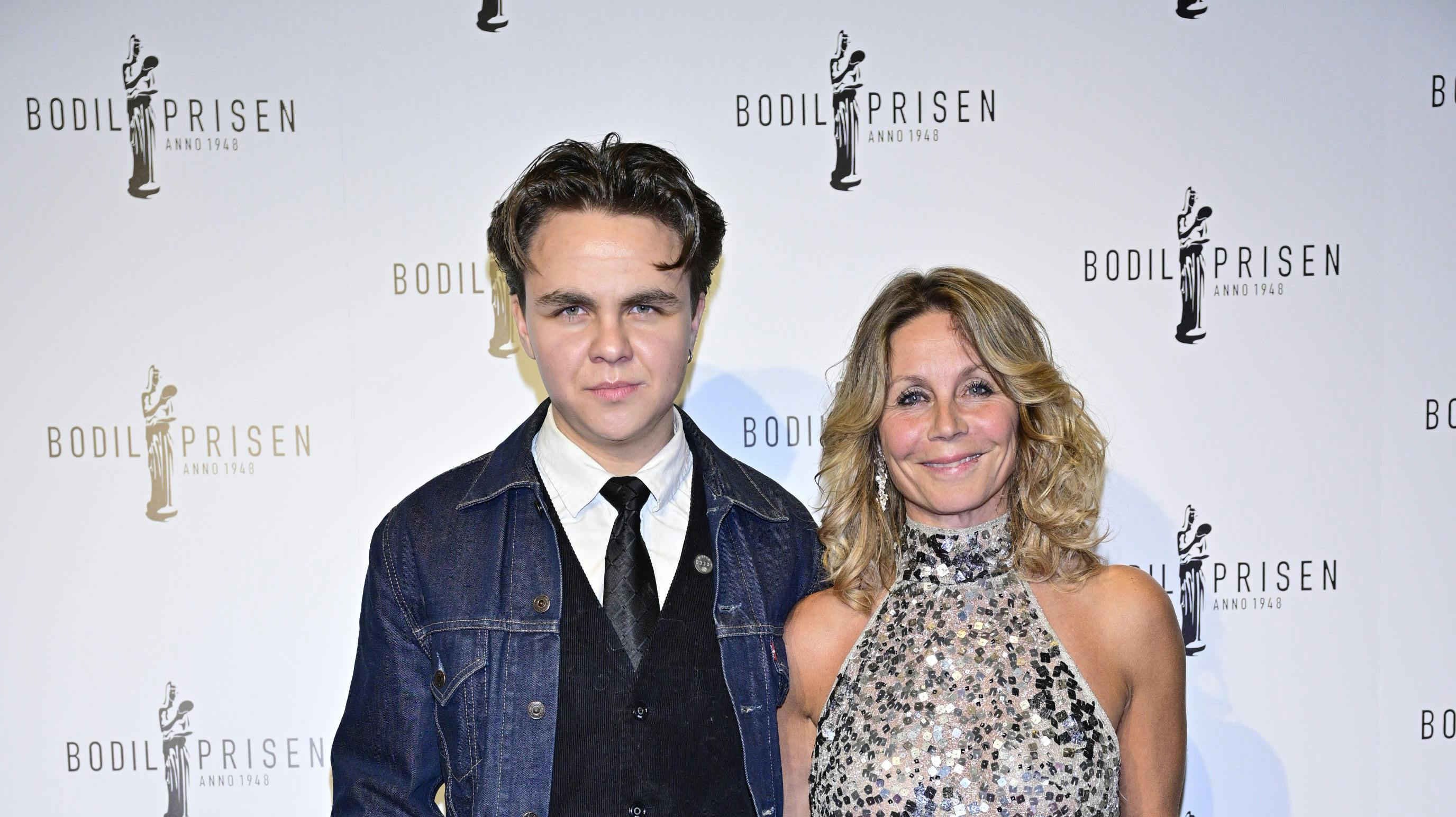 Anne Louise Hassing havde lørdag aften sønnen Mingus med til Bodilprisen 2025. Her kom det frem, at "Badehotellet"-stjernen har fået sig en kæreste.