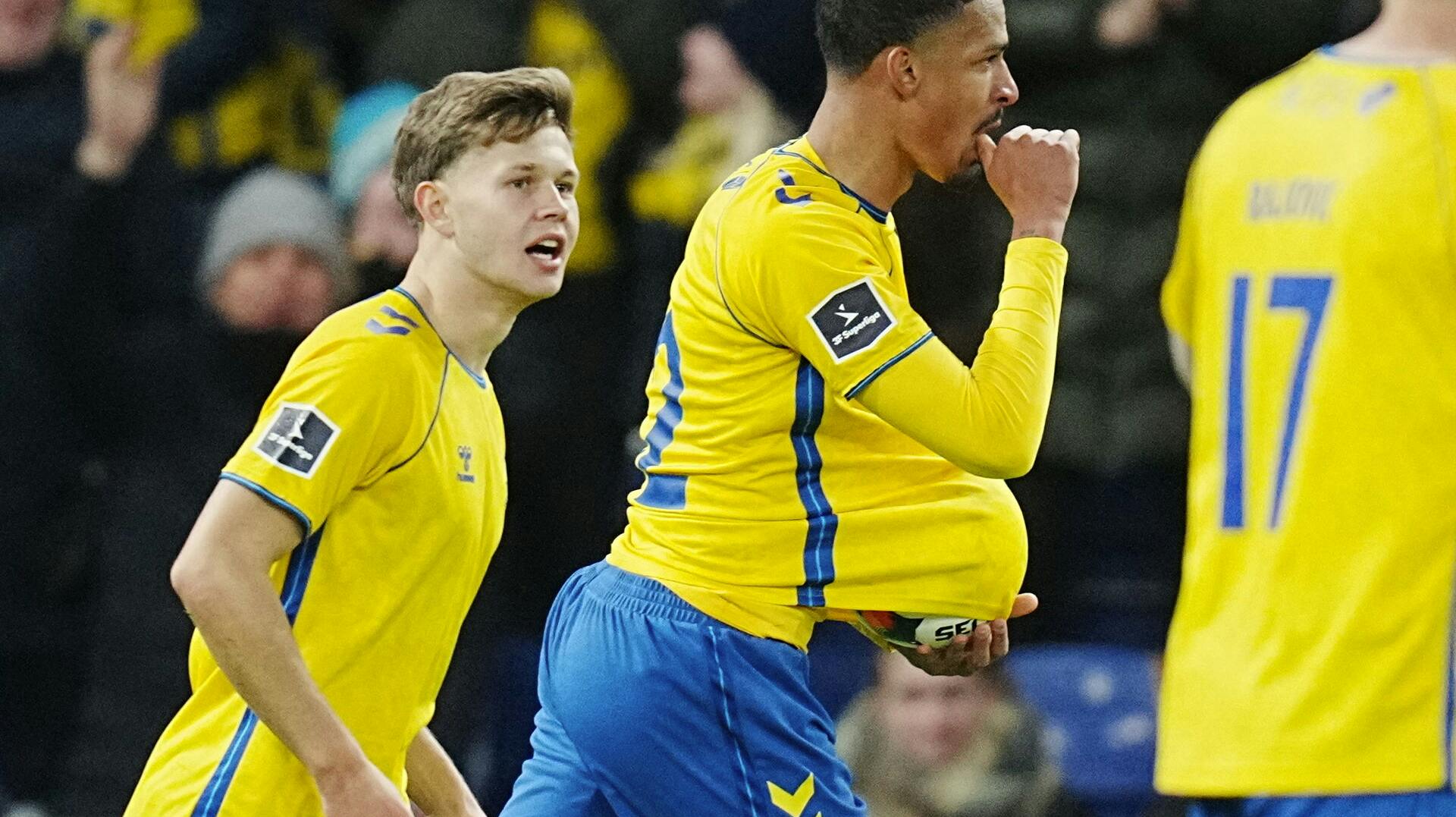 Det lignede efter alt at dømme en jubelscene, som afslørede, at Alves skal være far.