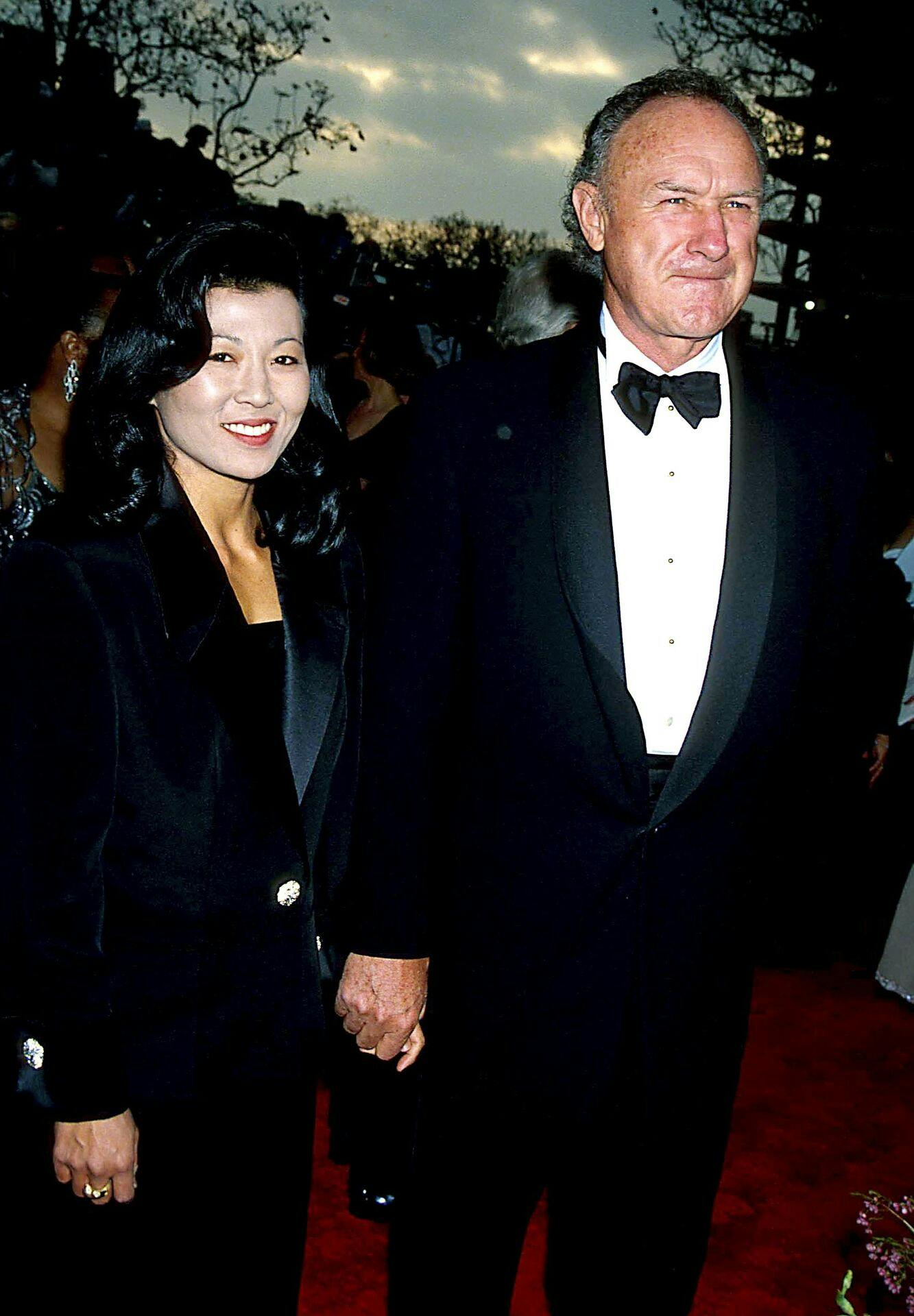 Betsy Arakawa og Gene Hackman fotograferet i 1993. Parret blev fundet døde i deres hjem i Santa Fe, New Mexico 26. februar.