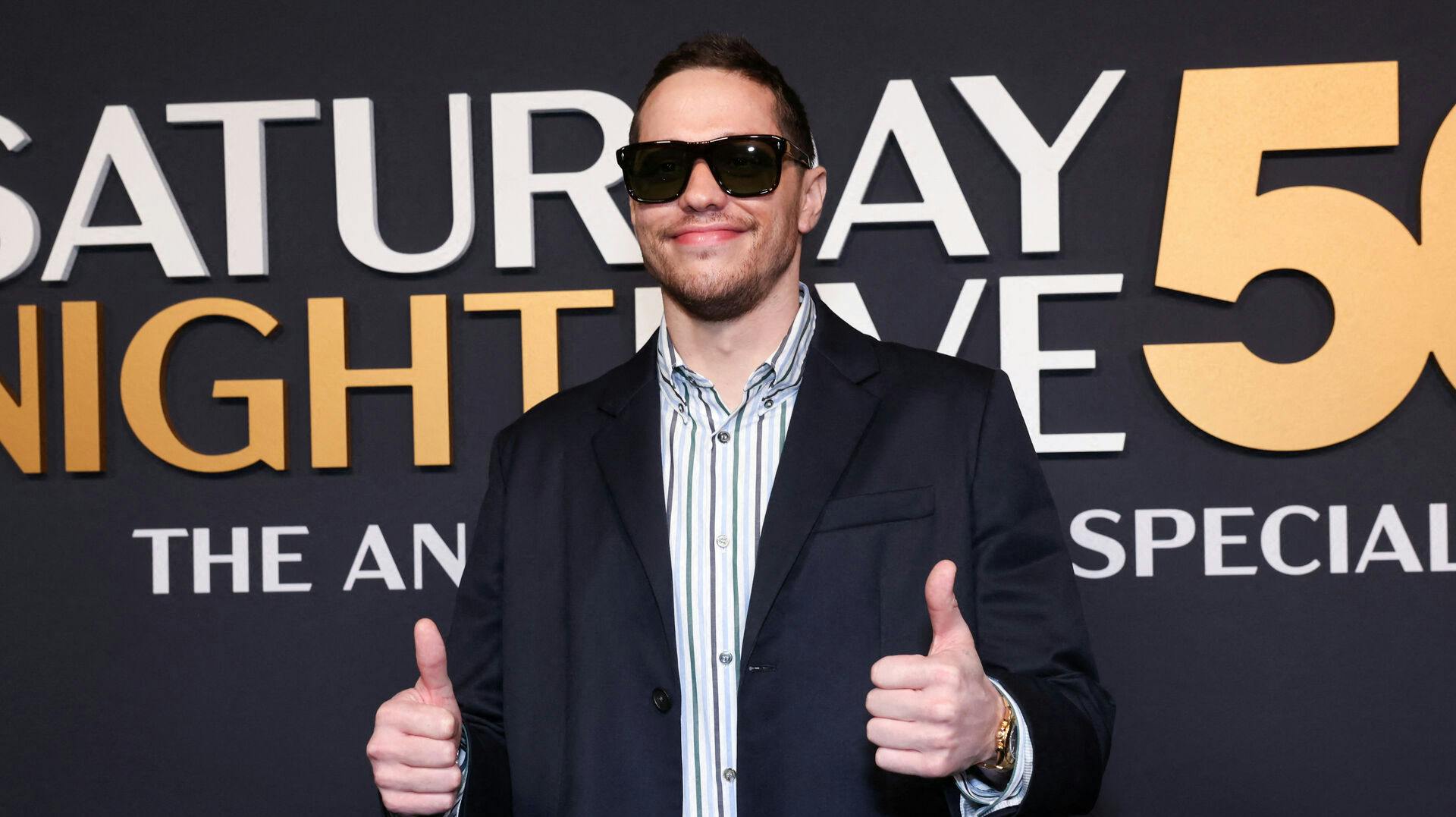 Pete Davidson var i hopla, da han gæstede SNL 50-festen i februar, og nu ved vi måske hvorfor.