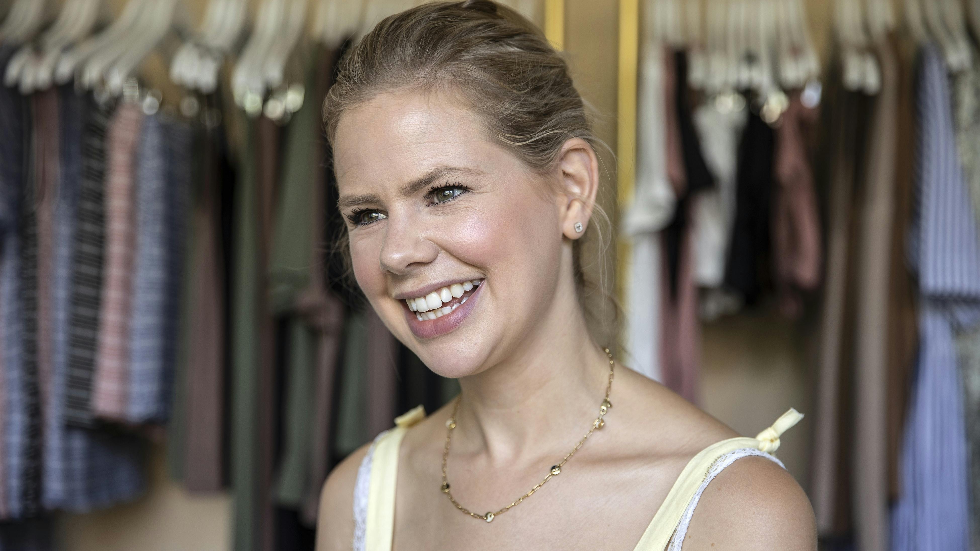 Julie Zangenberg er nok mest kendt som skuespiller, men fokuserer nu blandt andet på sin tøjvirksomhed Cozy.