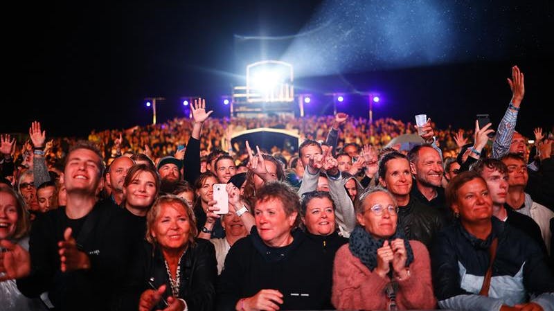Det bliver ikke ved stranden, at festivalsgæster i Tisvildeleje i år kommer til at synge med på sange til "Musik i Lejet".