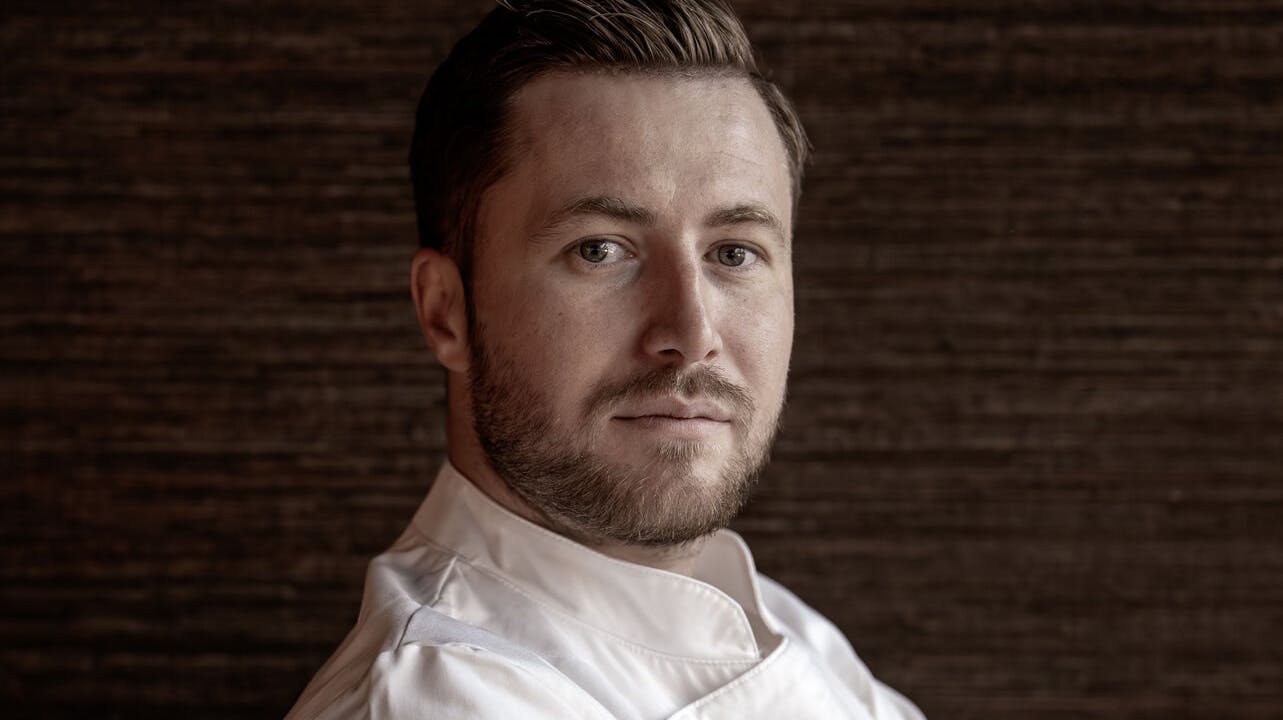 Den kendte tv-kok og restaurantejer, Jacob Jørgsholm er så rasende over gæster, der spiser og drikker på hans restaurant uden at betale, at han overvejer at tage loven i egen hånd.