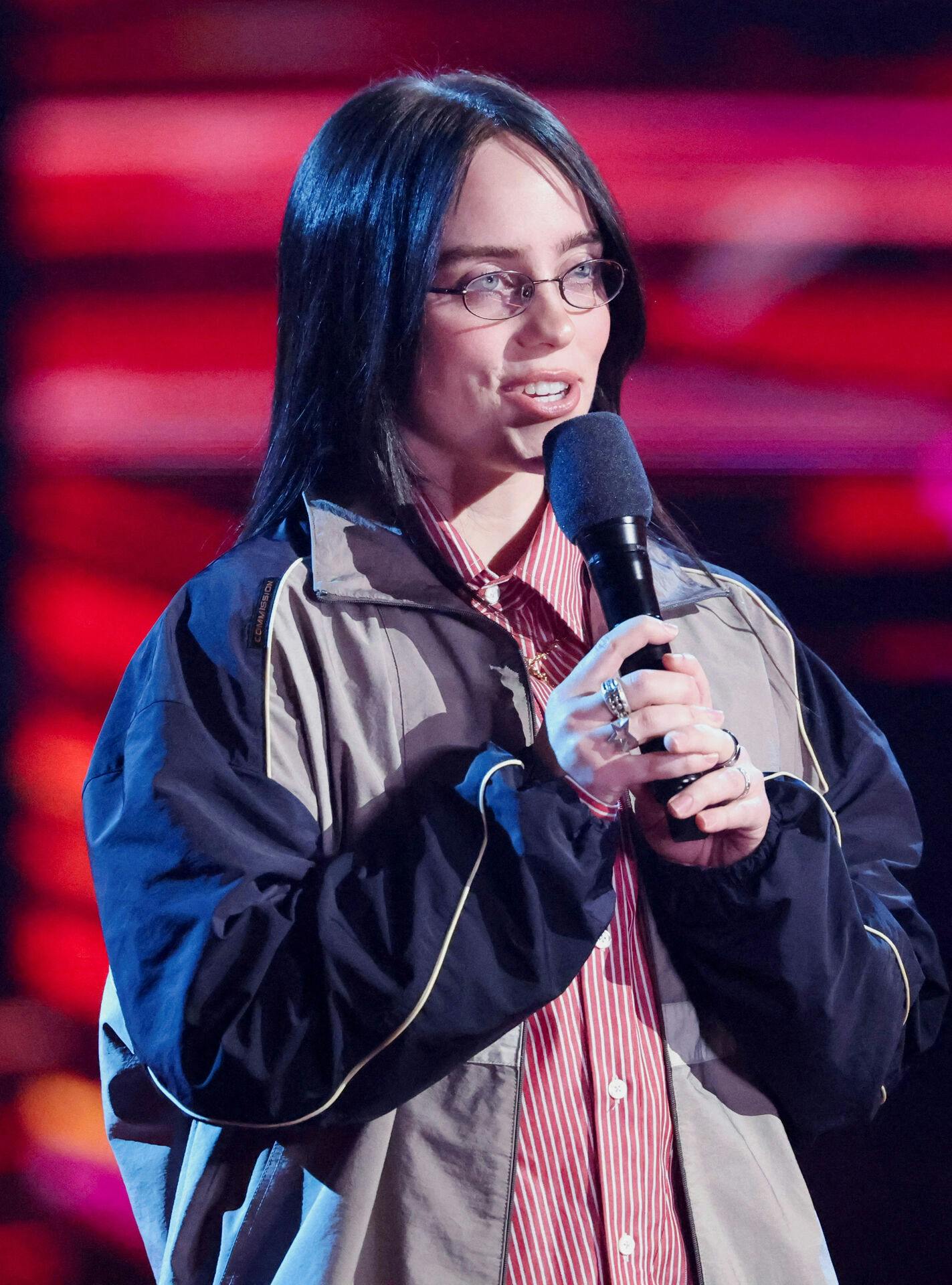 Billie Eilish på scenen til mandagens iHeartRadio Music Awards.