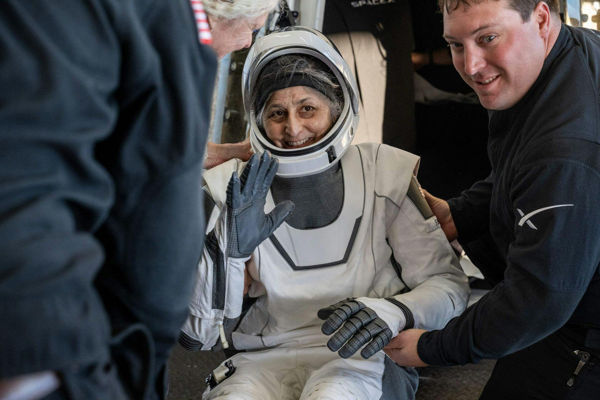 NASA-astronaut Suni Williams fotograferet 18. marts, efter hun vendte retur til Jorden.