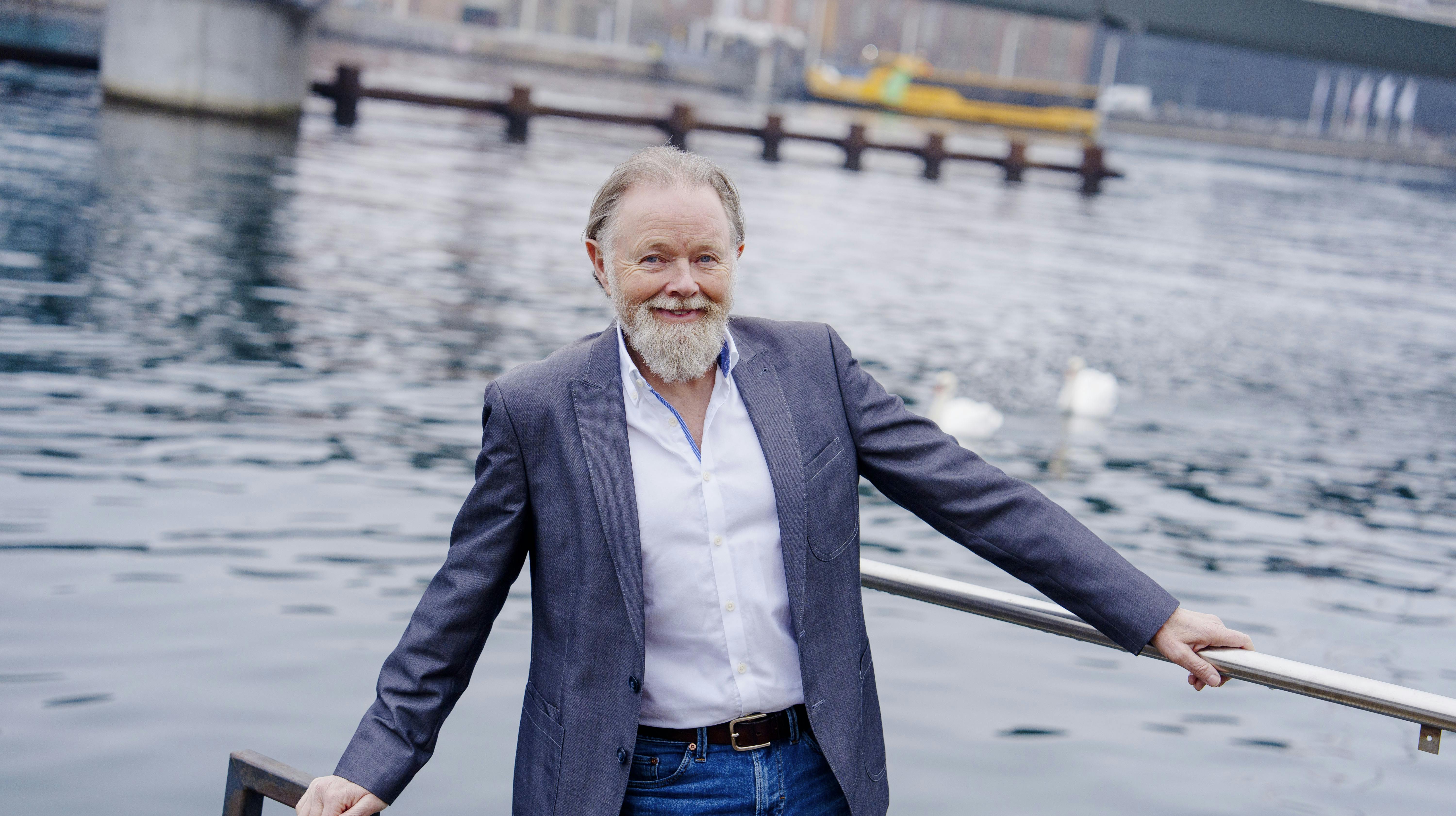 Jesper Asholt blev i 2016 skilt fra sine børns mor. Nu har han fundet kærligheden igen.