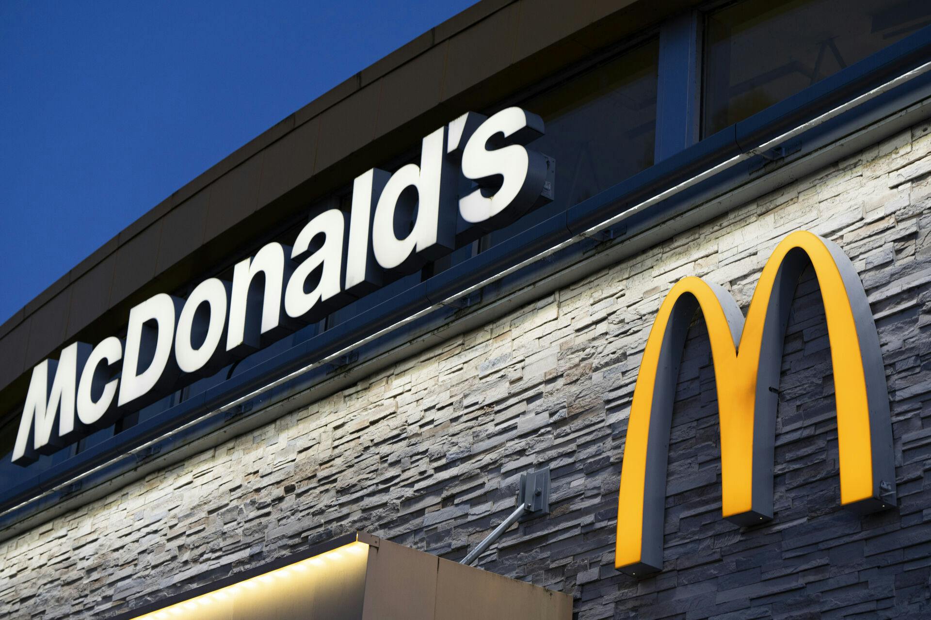 McDMcDonald's er tvunget til at ændre i opskriften for flere af deres burgere.