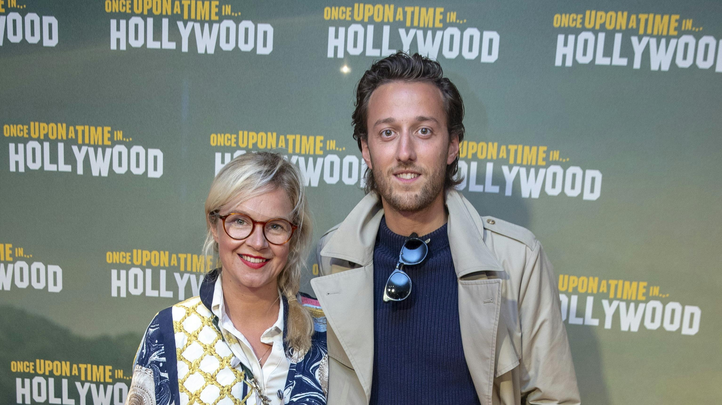 Sisse Sejr danner par med den kendte journalist Esben Bjerre. Hun er sigtet for at have udsat ægtemandens veninde for alvorlig chikane.