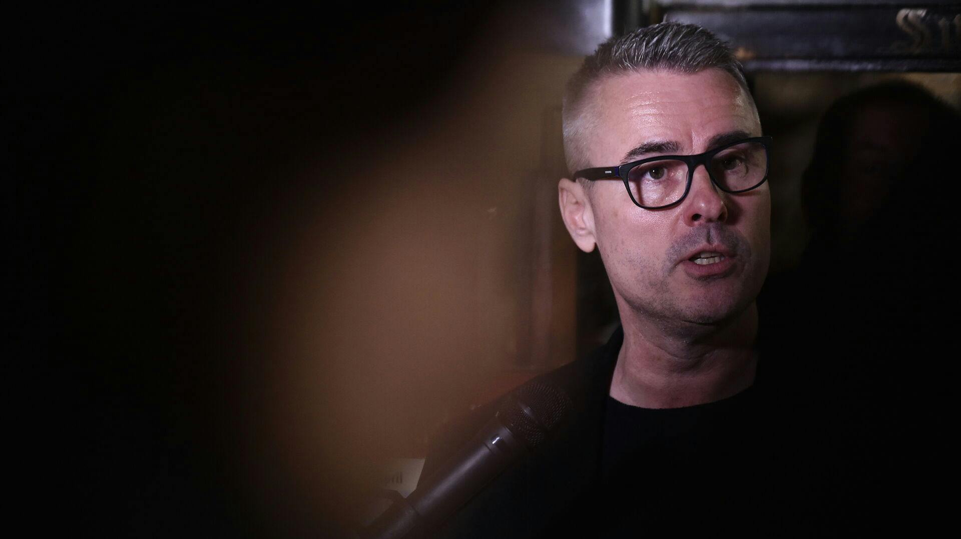 Henrik Sass Larsen afviser alle anklager, men politiet er overbevist om, at de har en stærk sag.