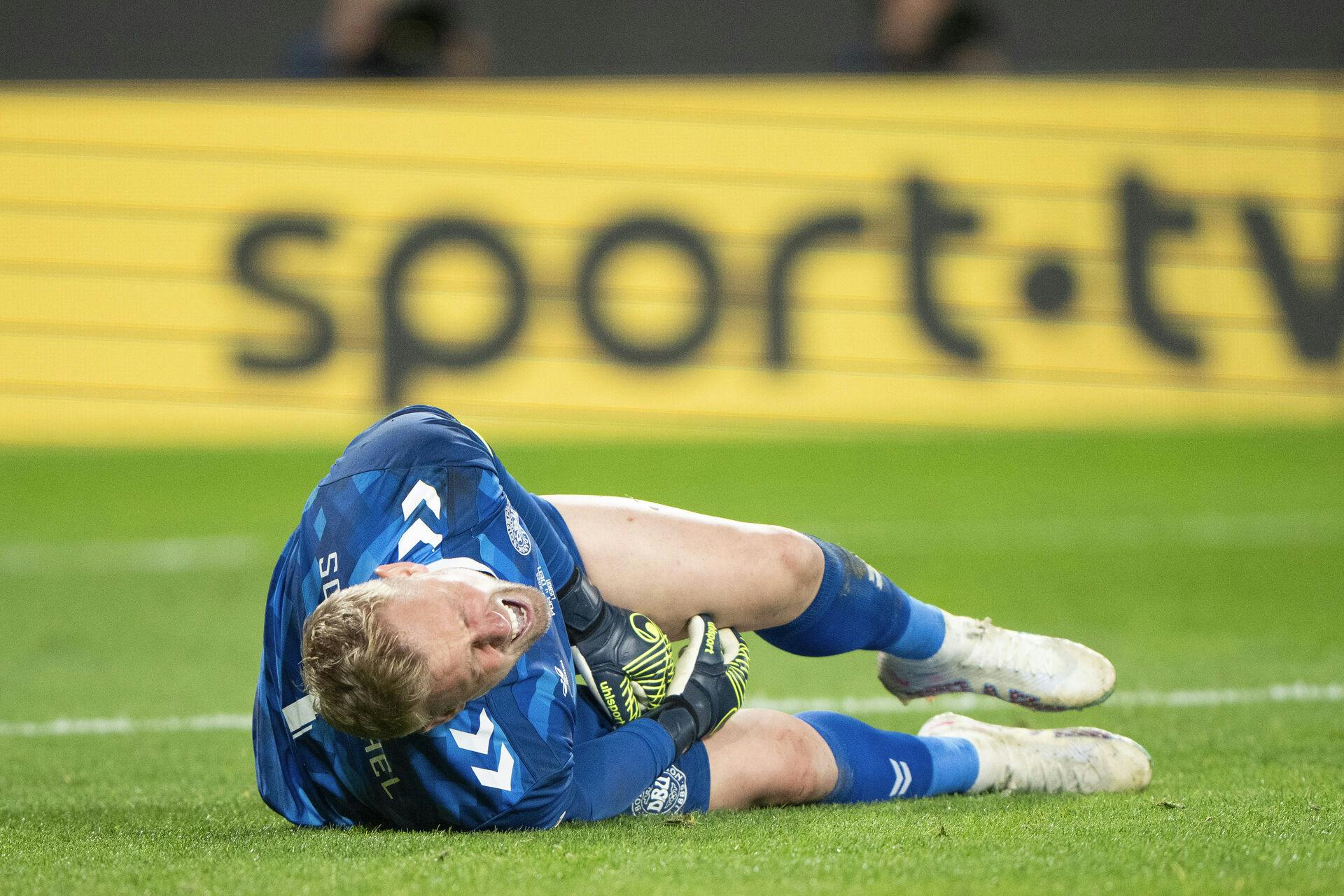 Kasper Schmeichel var i tydelige smerter lige efter uheldet.