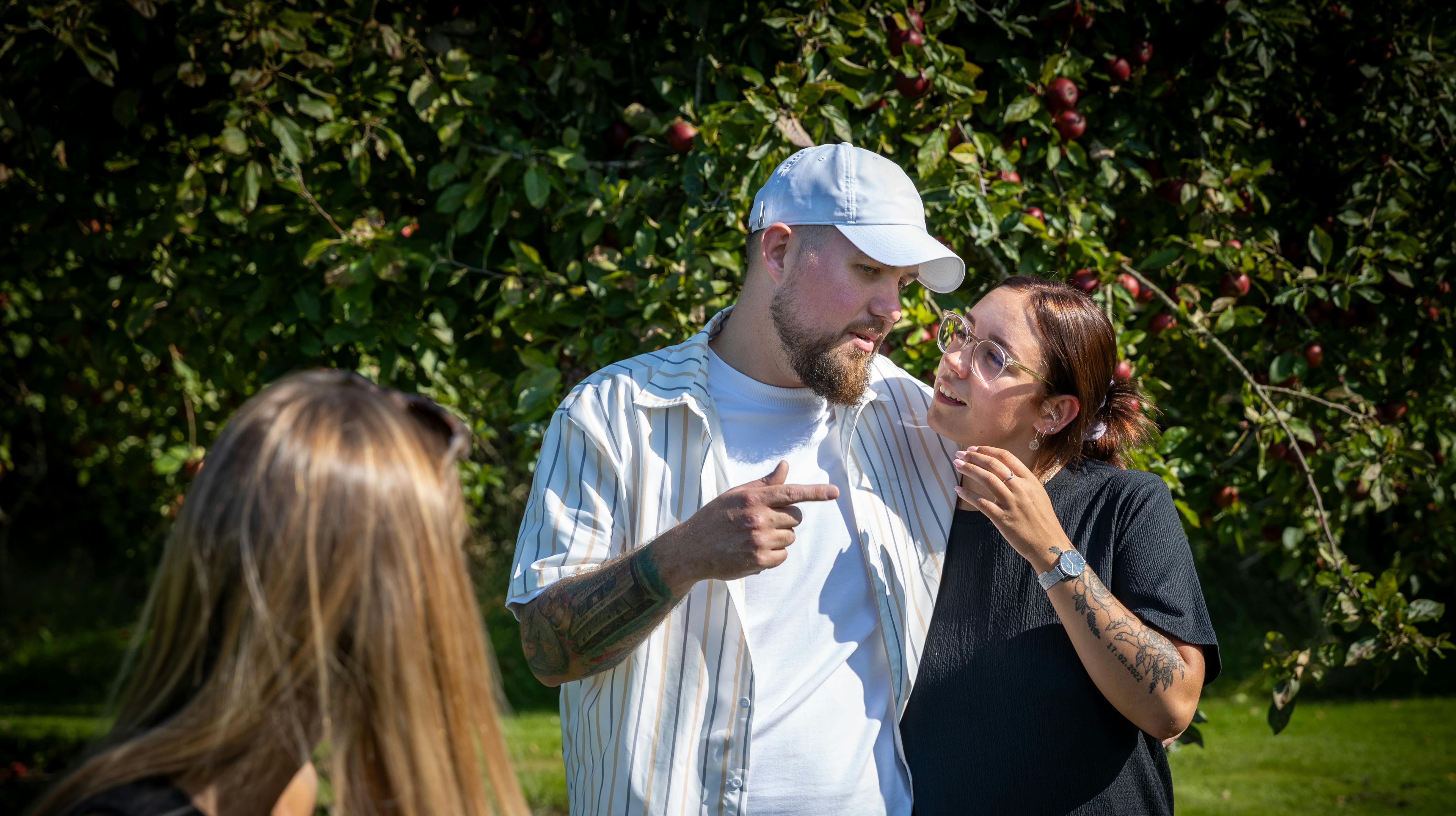 Jonas Hartmann var tvunget til at lyve over for Freja for ikke at ødelægge konceptet i "Kærlighed hvor kragerne vender".