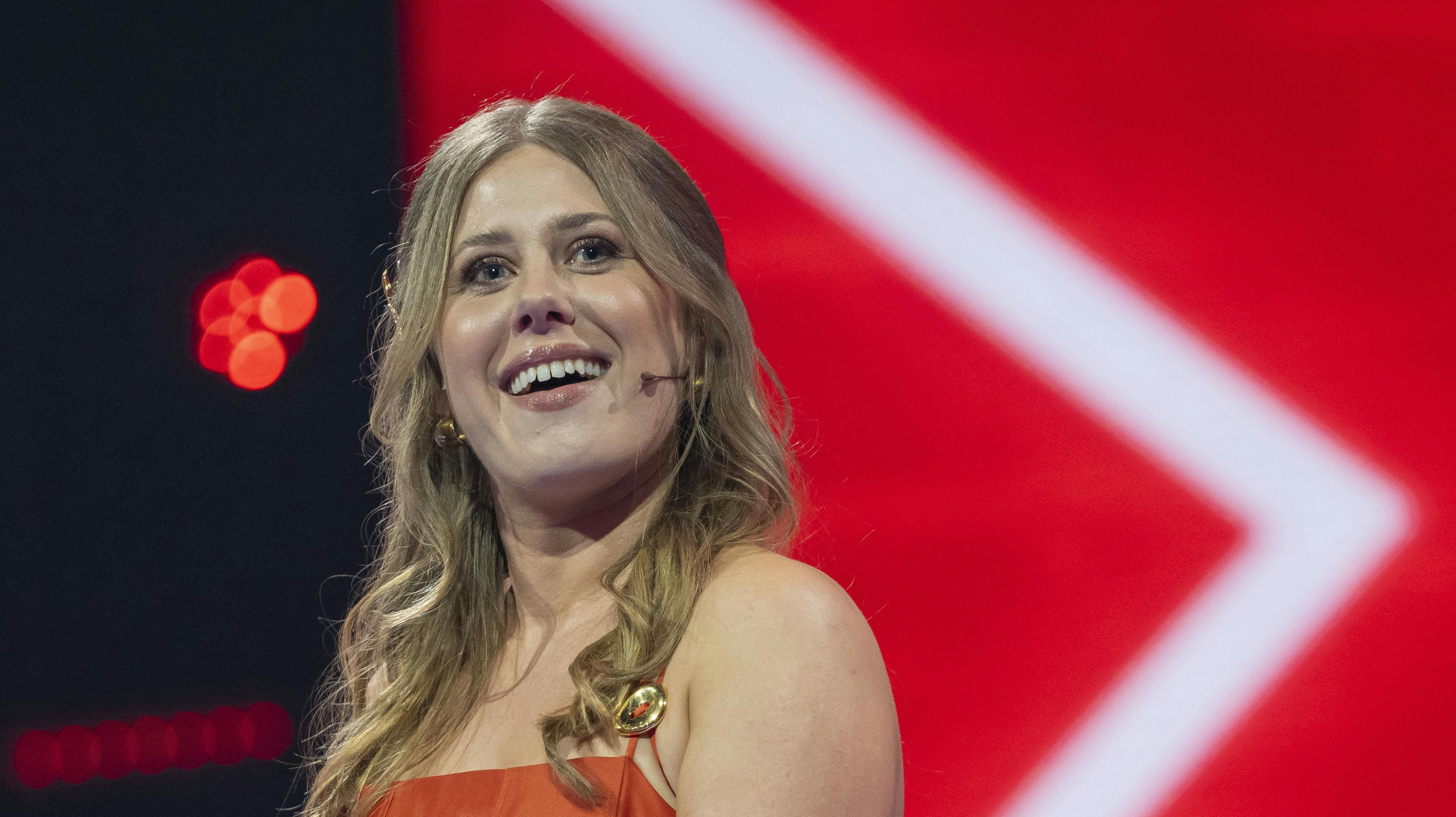 Maria Fantino gør en dyd ud af at holde begge ben på jorden, selv om karrieren kører som smurt i olie.