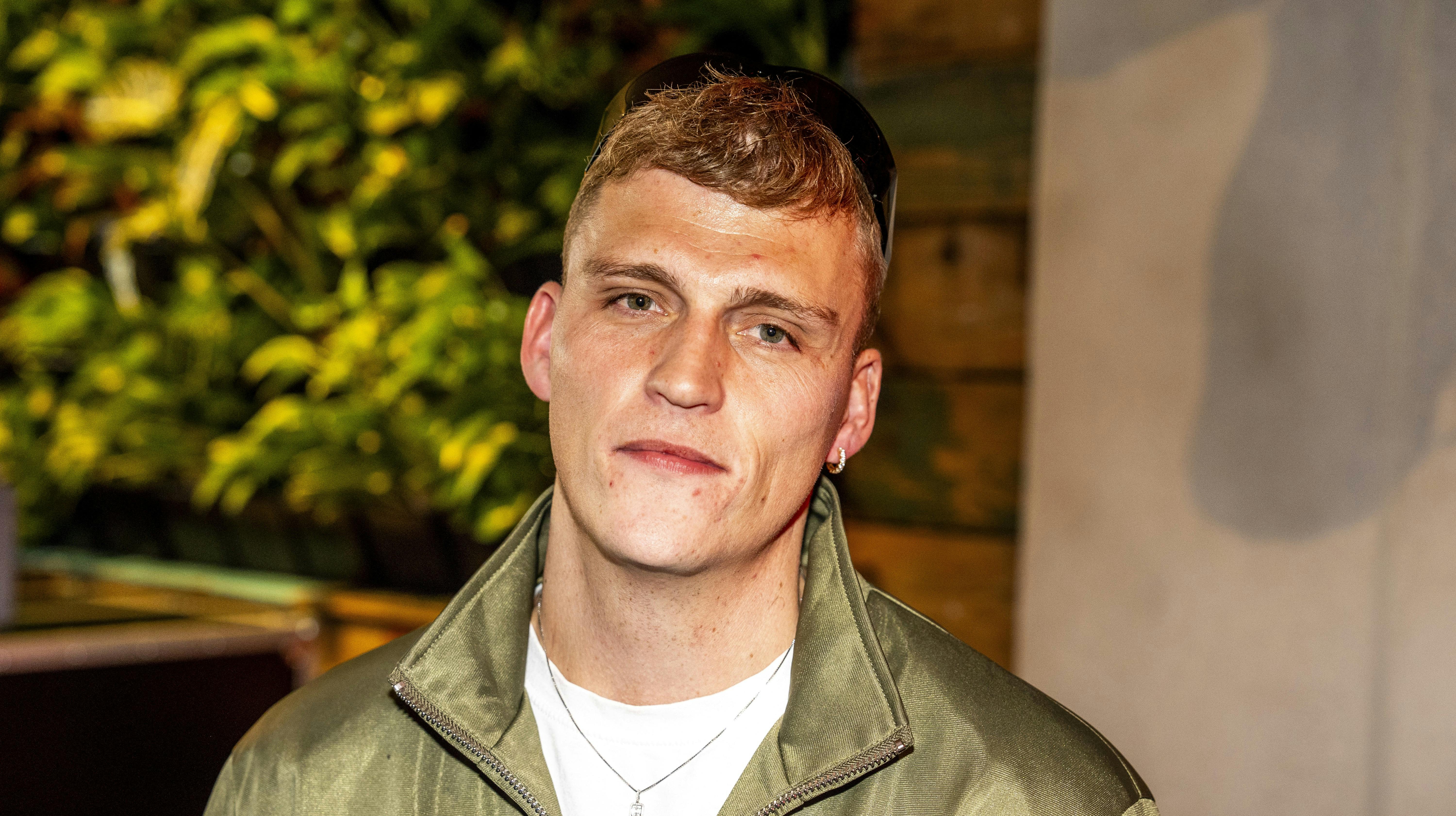 Pressedag hos Pluto TV, hvor en række kendisser dukker op, samt at de præsenterer deres programflade for foråret 2025