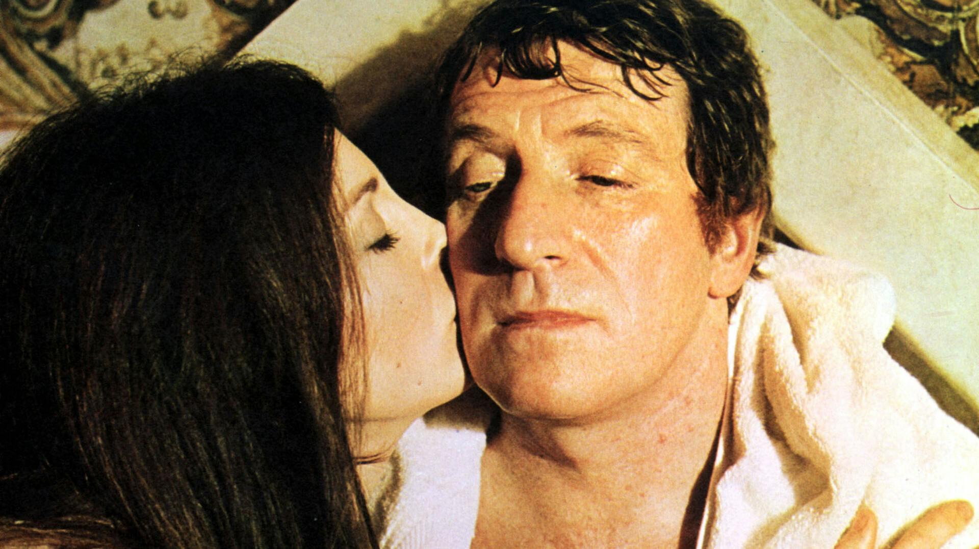 Clive Revill (til højre) ses her i filmen "The Legend of Hell House" fra 1973.