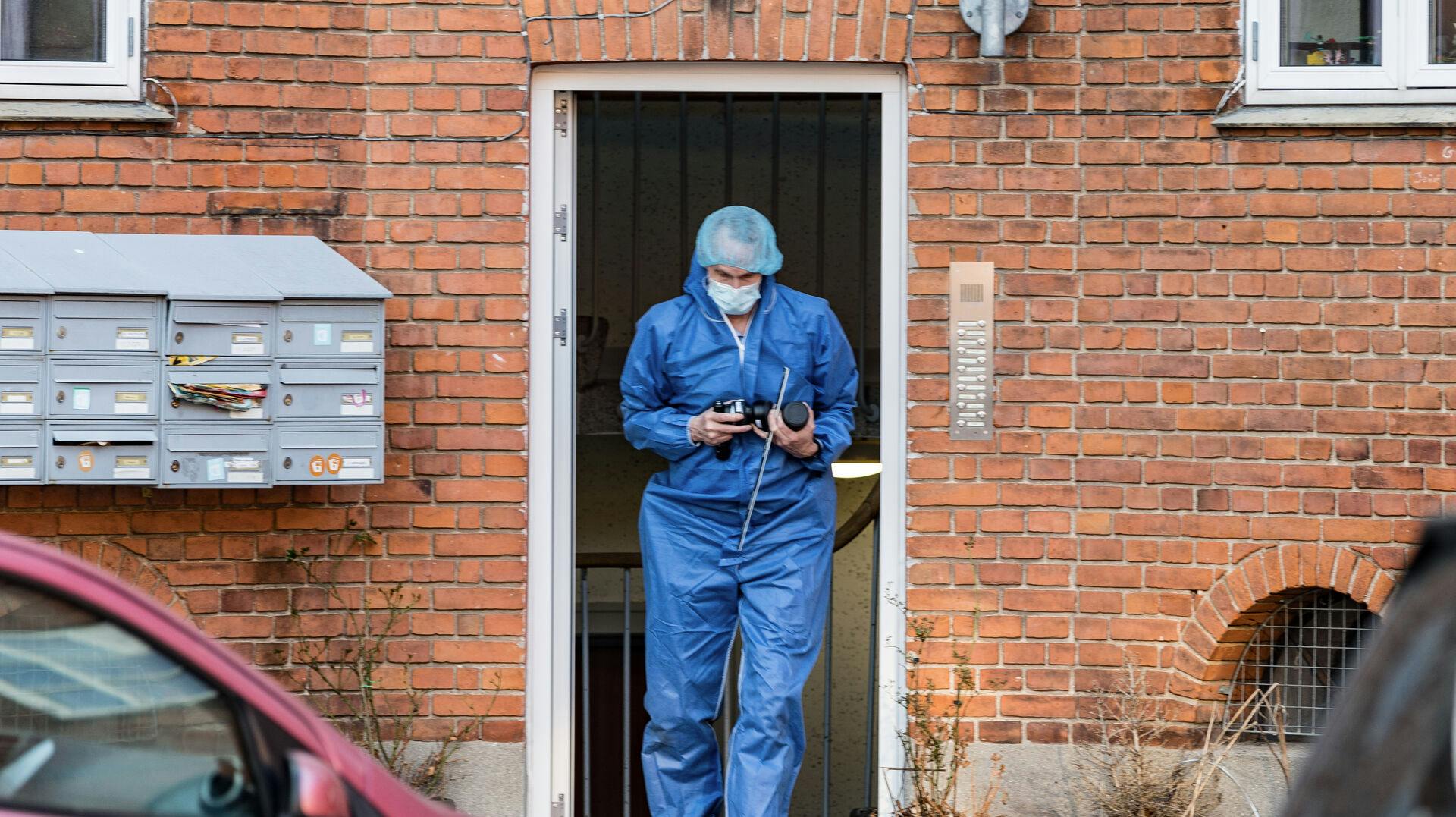 Politiets teknikere har hele ugen været i kvarteret, hvor de tre drab menes at være begået af den samme 61-årige mand.