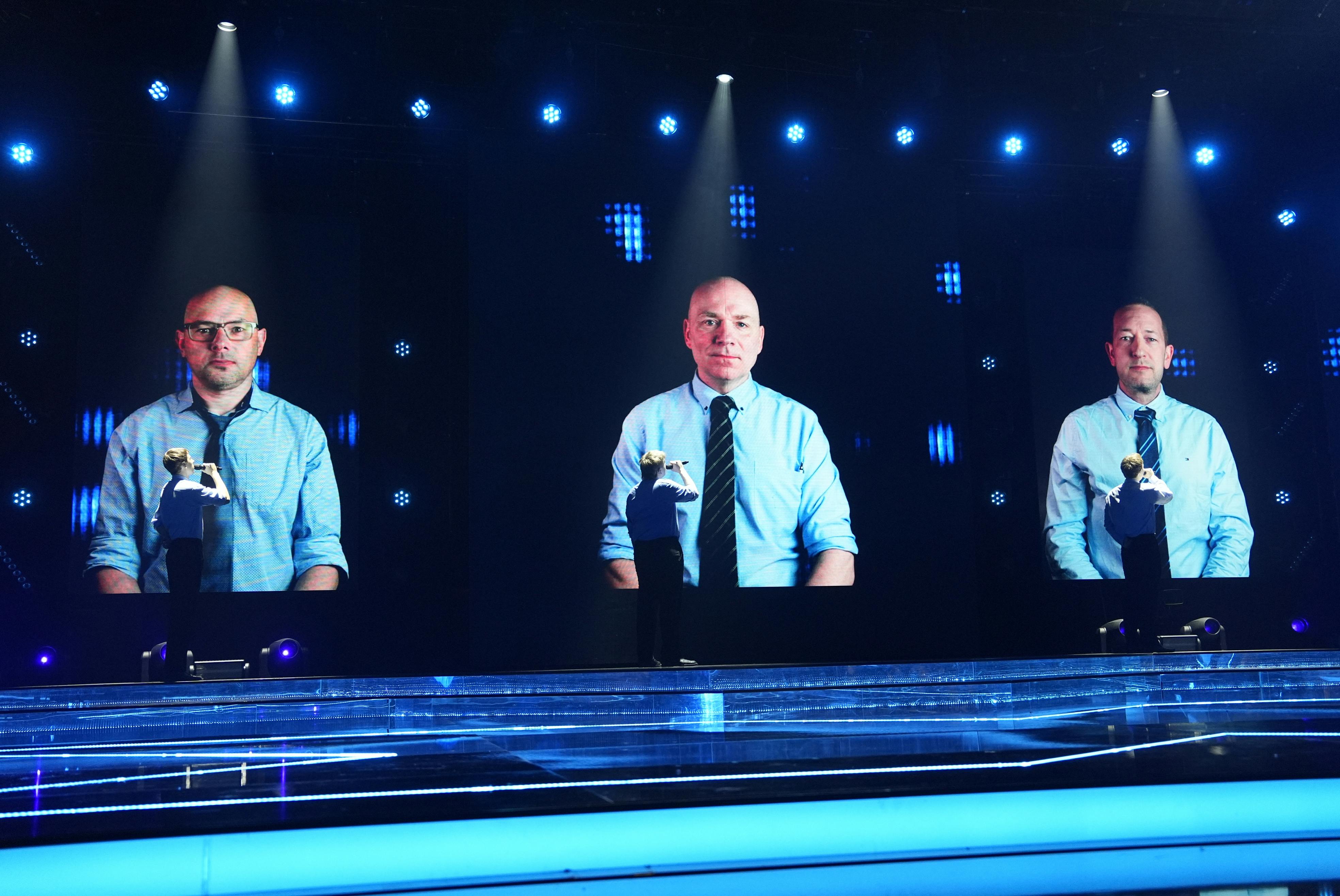 Det er første gang nogensinde, at hele tre fædre har indtaget scenen under et liveshow.