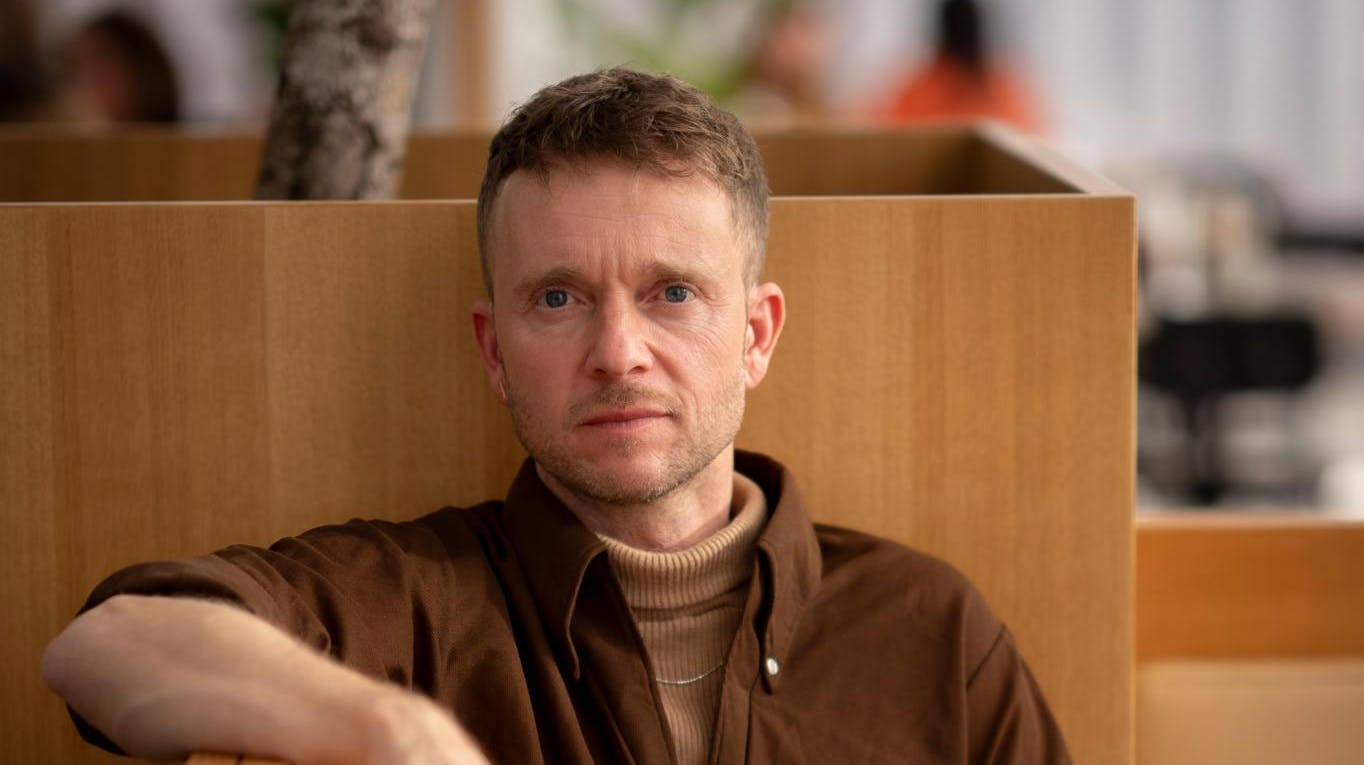 Det har været vigtigt for Laus Høybye, 46, at være hurtig og adræt, så han kunne slippe væk fra ubehagelige situationer.