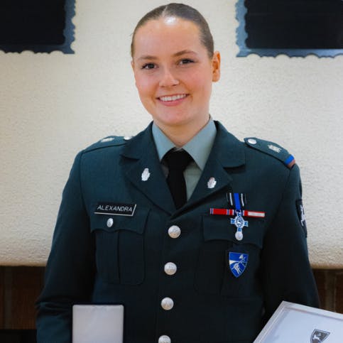 Forsvaret har delt nye billeder af prinsessen, efter hun modtog sit hæderstegn.