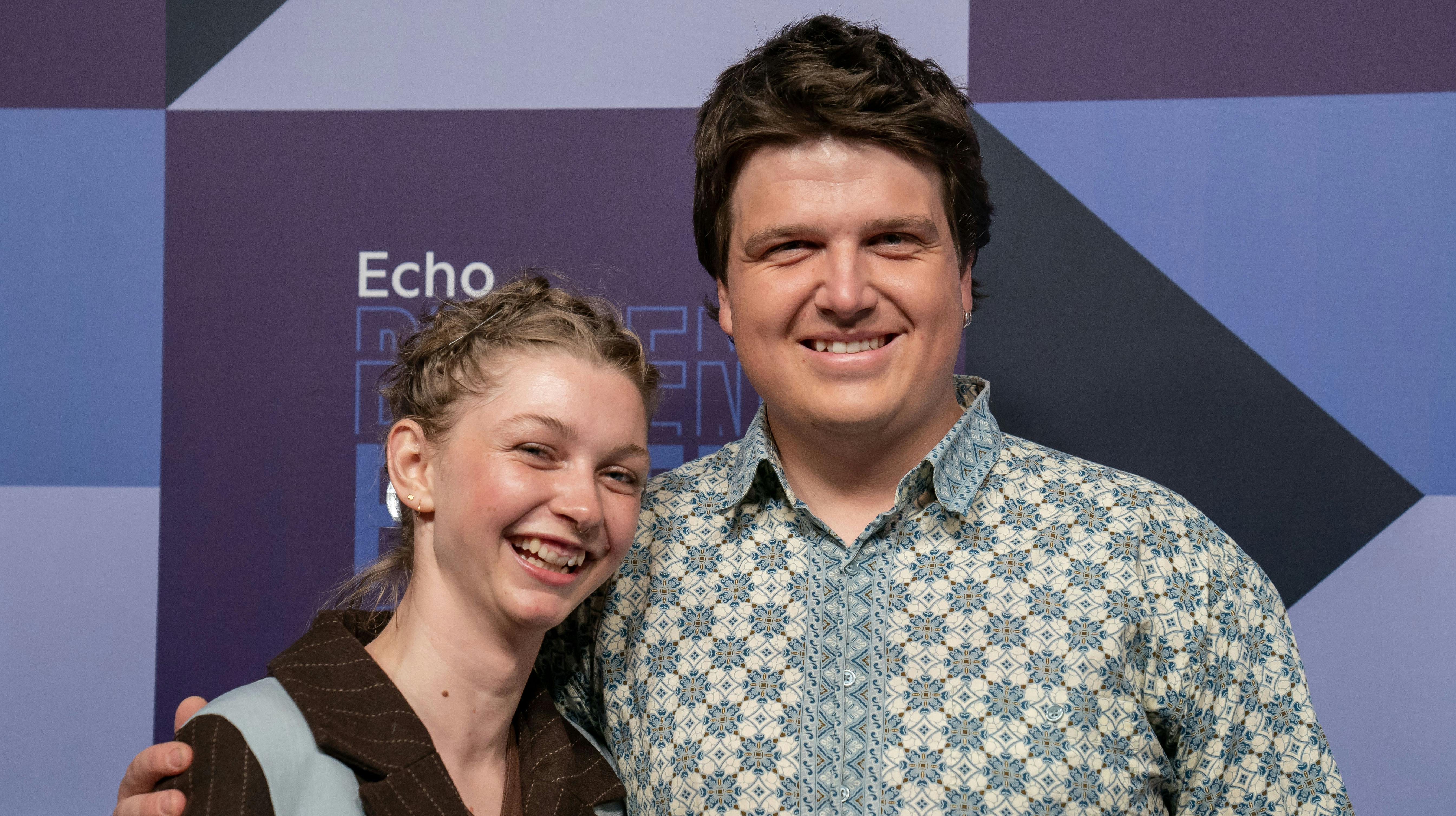 Madeleine og Alfred sammen på den røde løber.