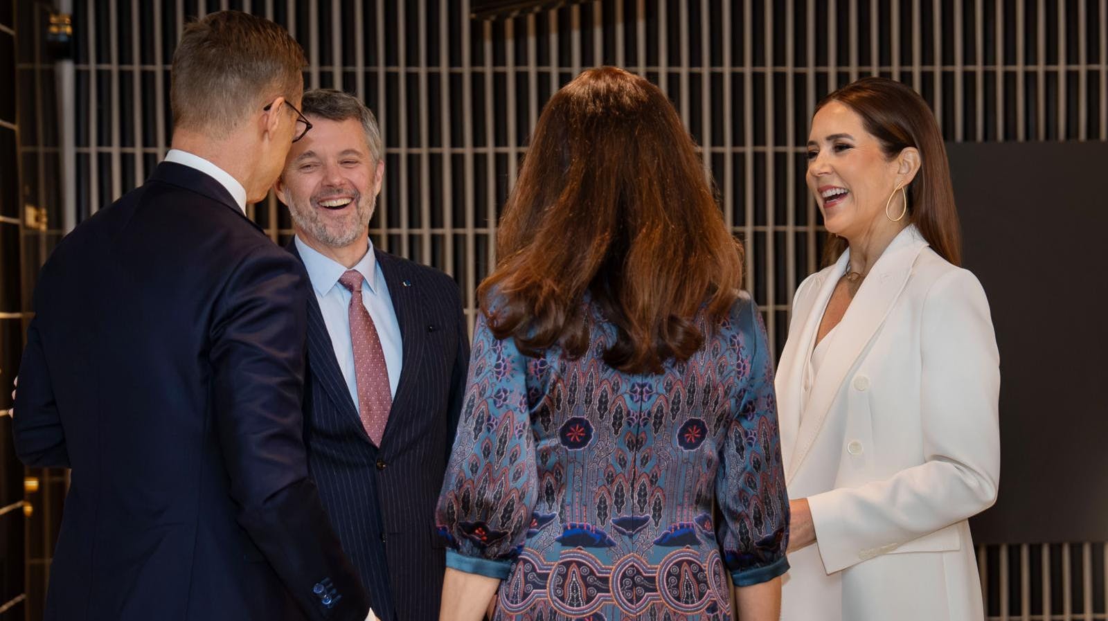 Sådan så det ud, da kongeparret forleden besøgte Finland - nu er det Frankrigs tur.