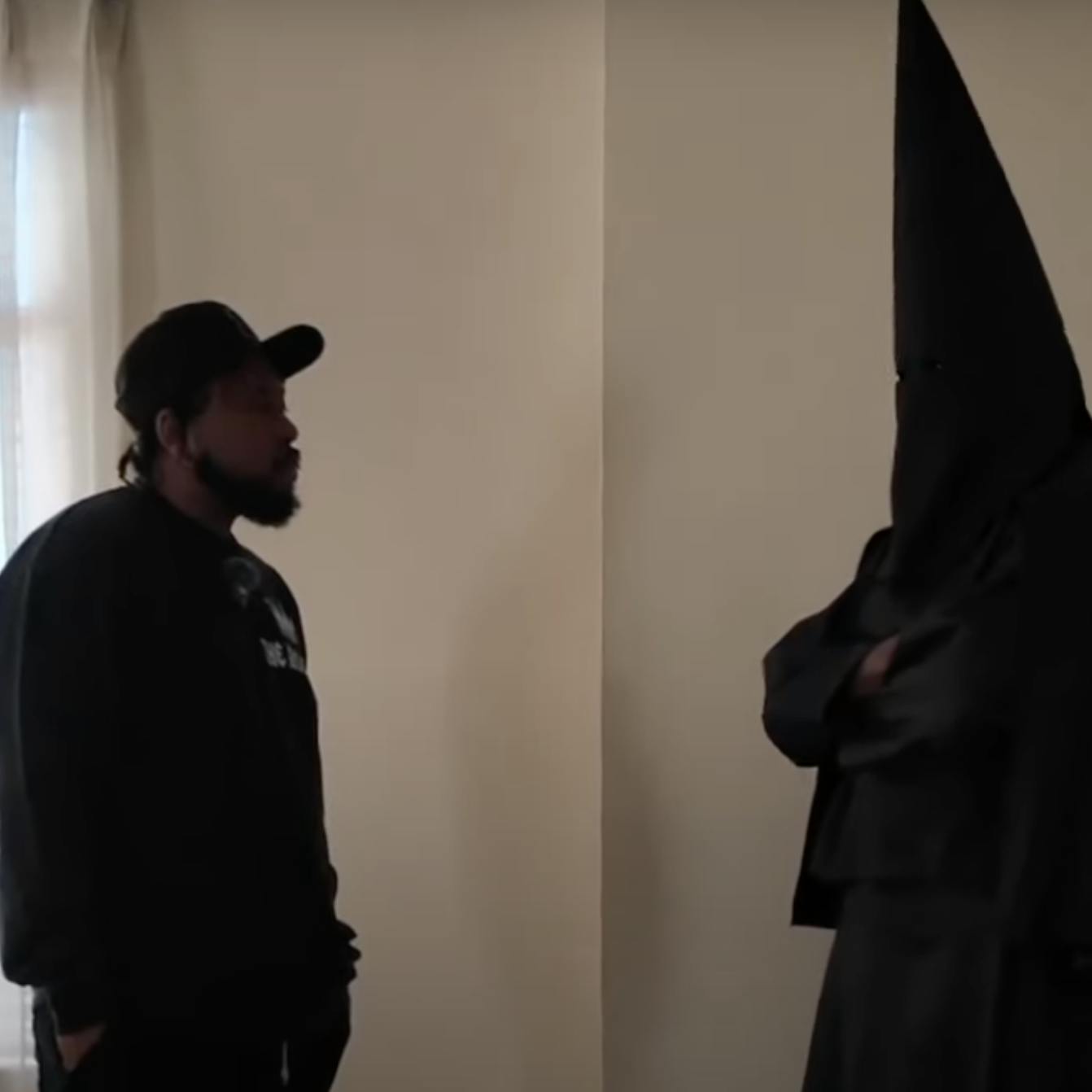 Den er gode nok - det er Kanye til højre.