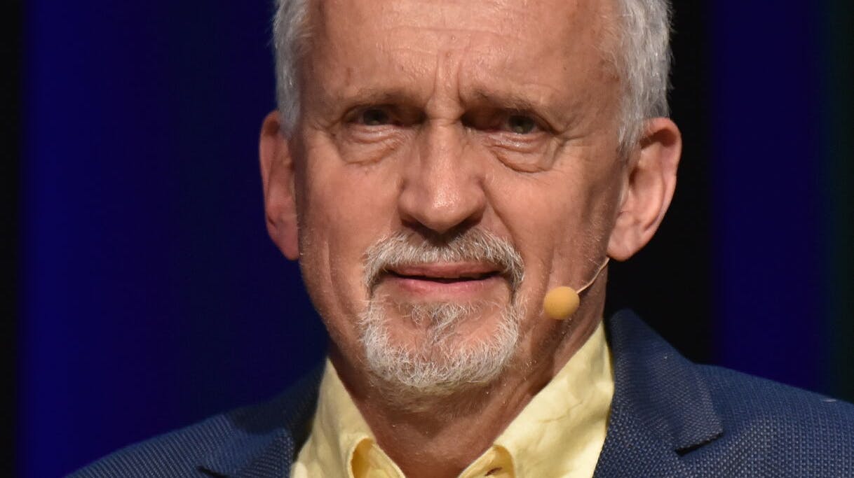 Jussi Adler-Olsen har ikke meget til overs for kritikken.