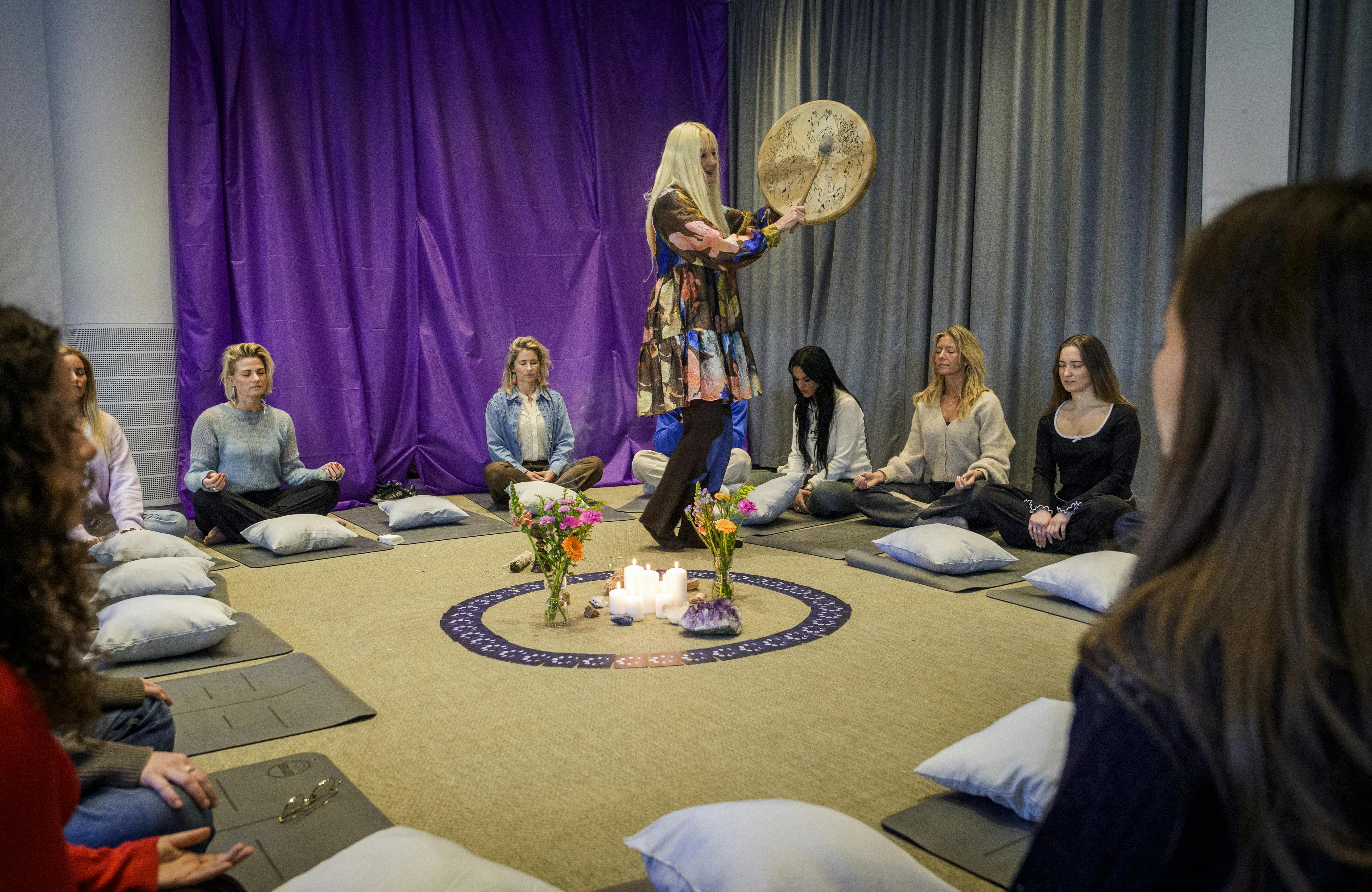 Pia Nissen arbejede som direktør i en kreativ virksomhed, men en nærdødsoplevelse fik hende til at ændre kurs