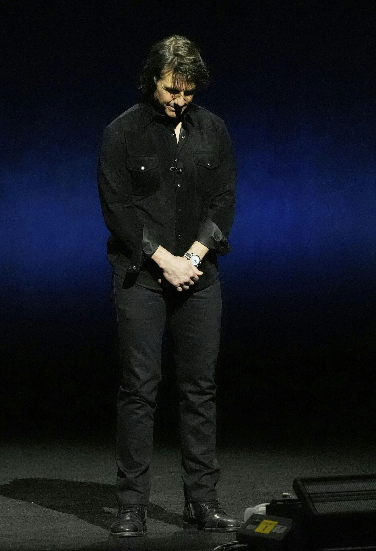 Tom Cruise indleder et øjebliks stilhed for den afdøde Val Kilmer under Paramount Pictures’ præsentation ved CinemaCon i Caesars Palace torsdag den 3. april 2025 i Las Vegas.