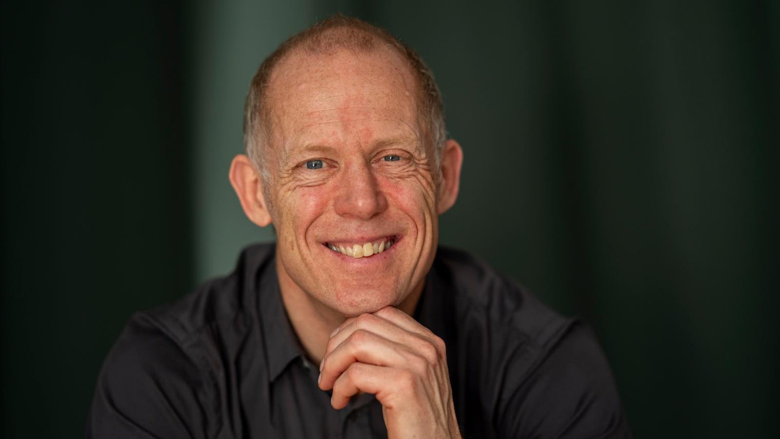 Derhjemme er Morten Spiegelhauer, 55, med egne ord en hyggeonkel.