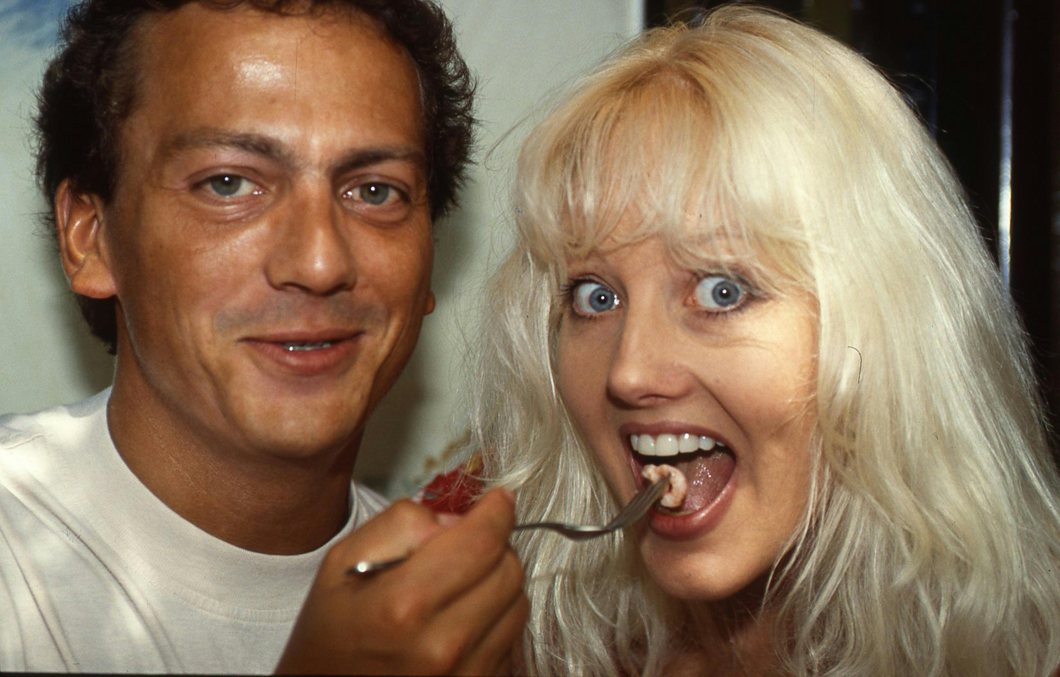 Sanger Anders Frandsen fik Pia Nissen som medvært i datingprogrammet "Knald eller fald". Billedet her er fra sommeren 1992.