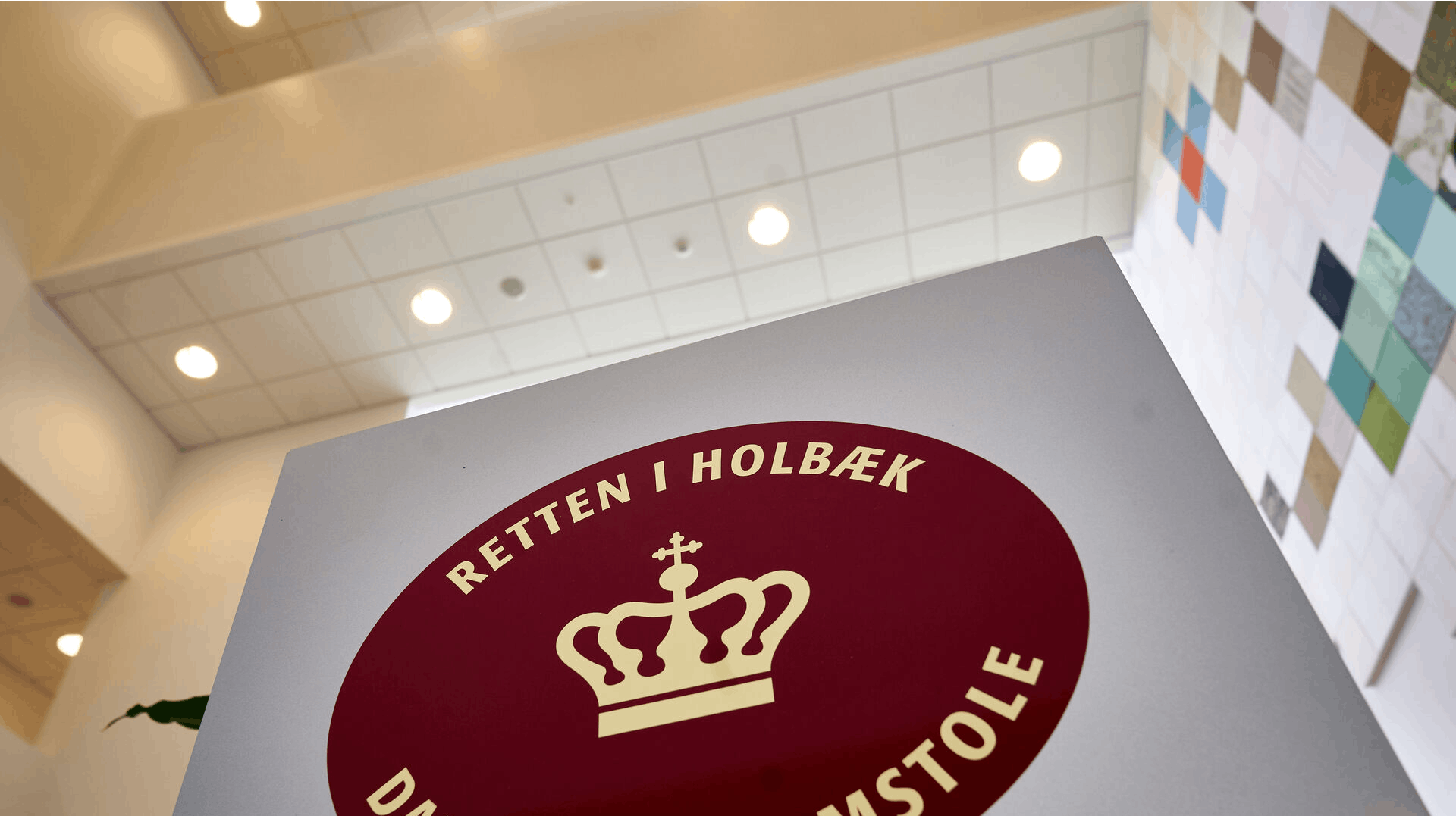 Skilt ved retten i Holbæk den 3. juni 2021