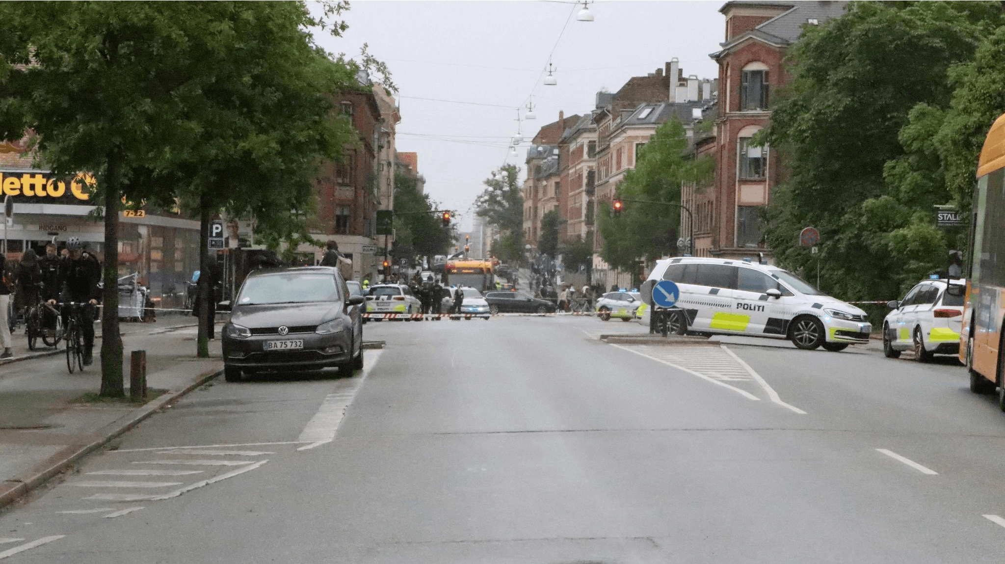 Politiet rykkede massivt ud til gerningsstedet, som var afspærret i flere timer i forbindelse med deres efterforskning.