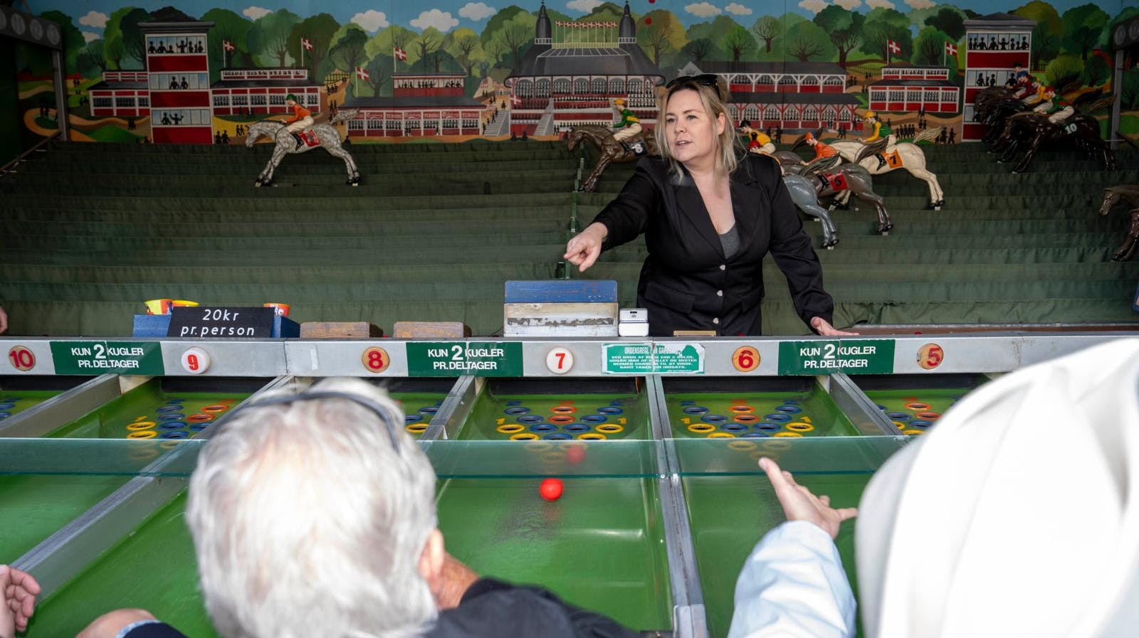 Linda P skal nu få holdet til at spille i en anden opstilling.