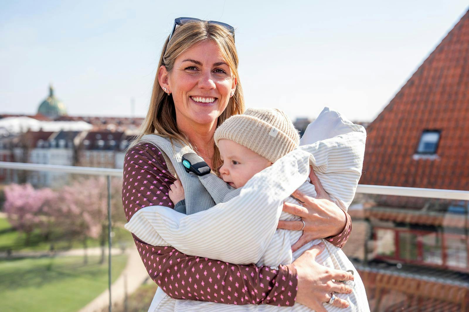 Mette Sommer havde lille Sigurd med til premieren på "Carla bygger rede".