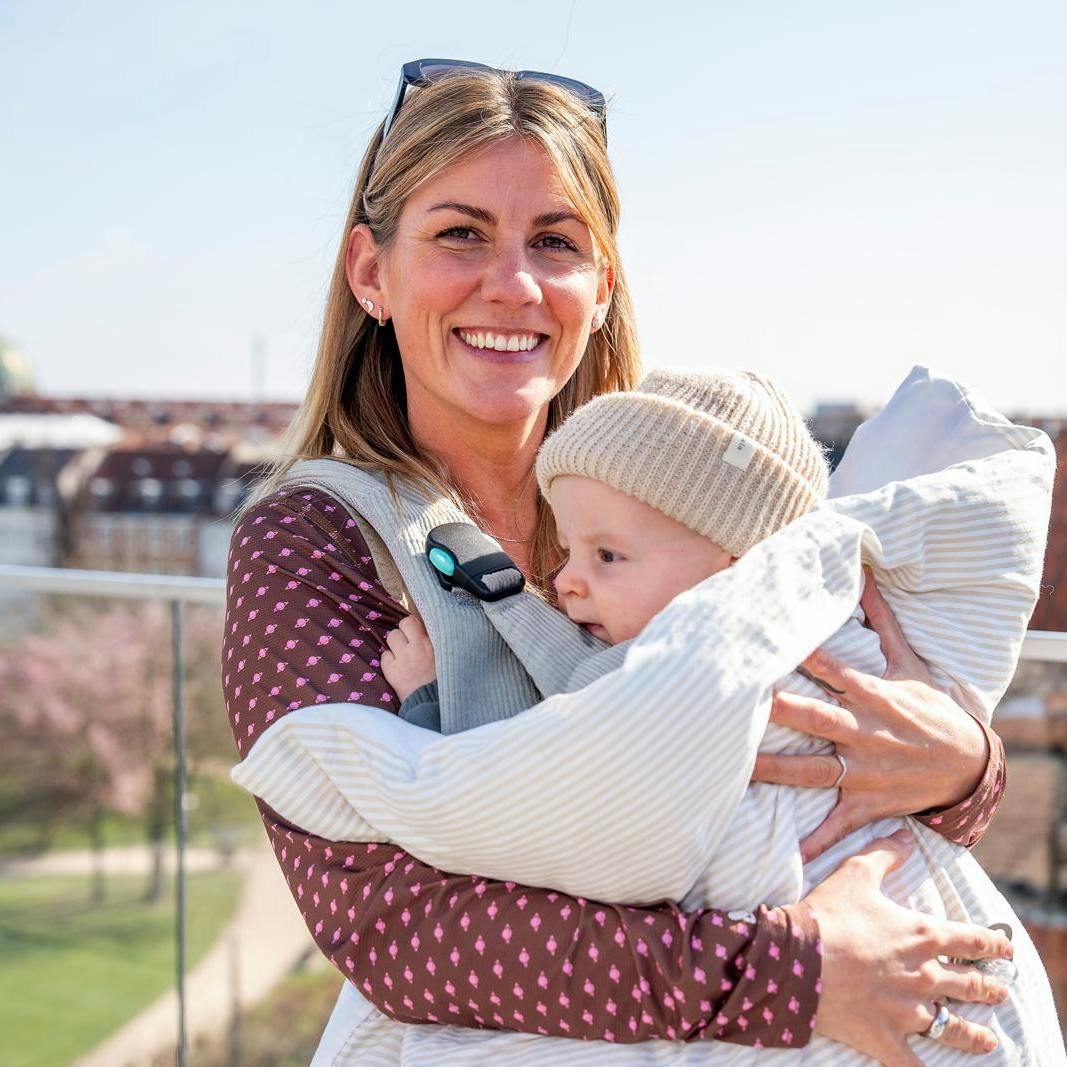 Mette Sommer havde lille Sigurd med til premieren på "Carla bygger rede".